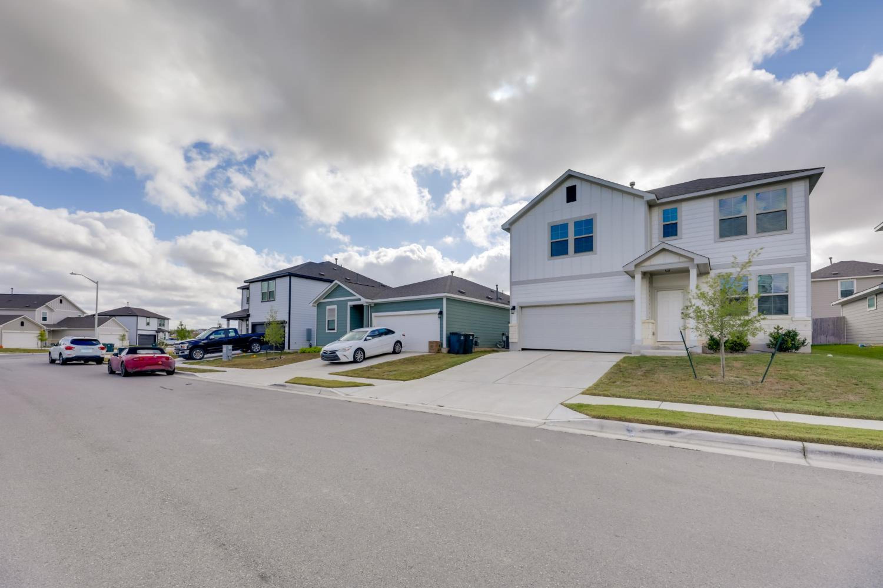Buda Business-Ready House Office, Home Gym and Yard