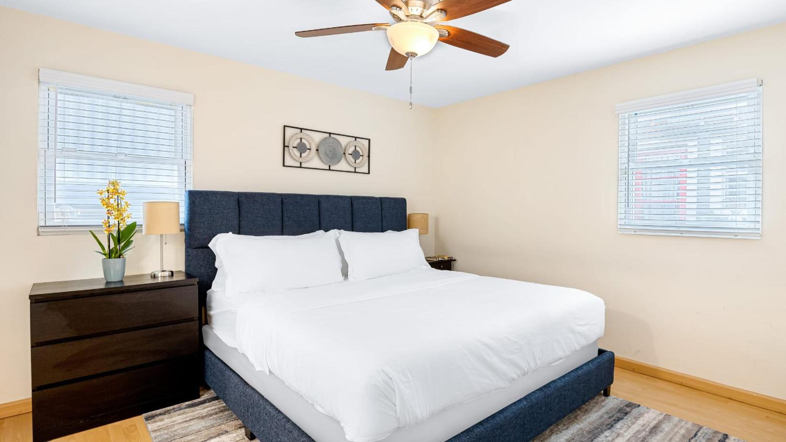 Sunny Venice Beach Home with Open Living Walkability to Abbot Kinney Venice Drift by AvantStay