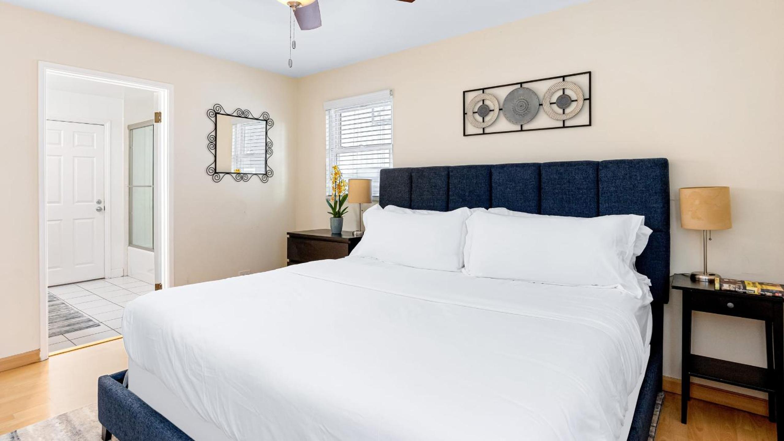 Sunny Venice Beach Home with Open Living Walkability to Abbot Kinney Venice Drift by AvantStay