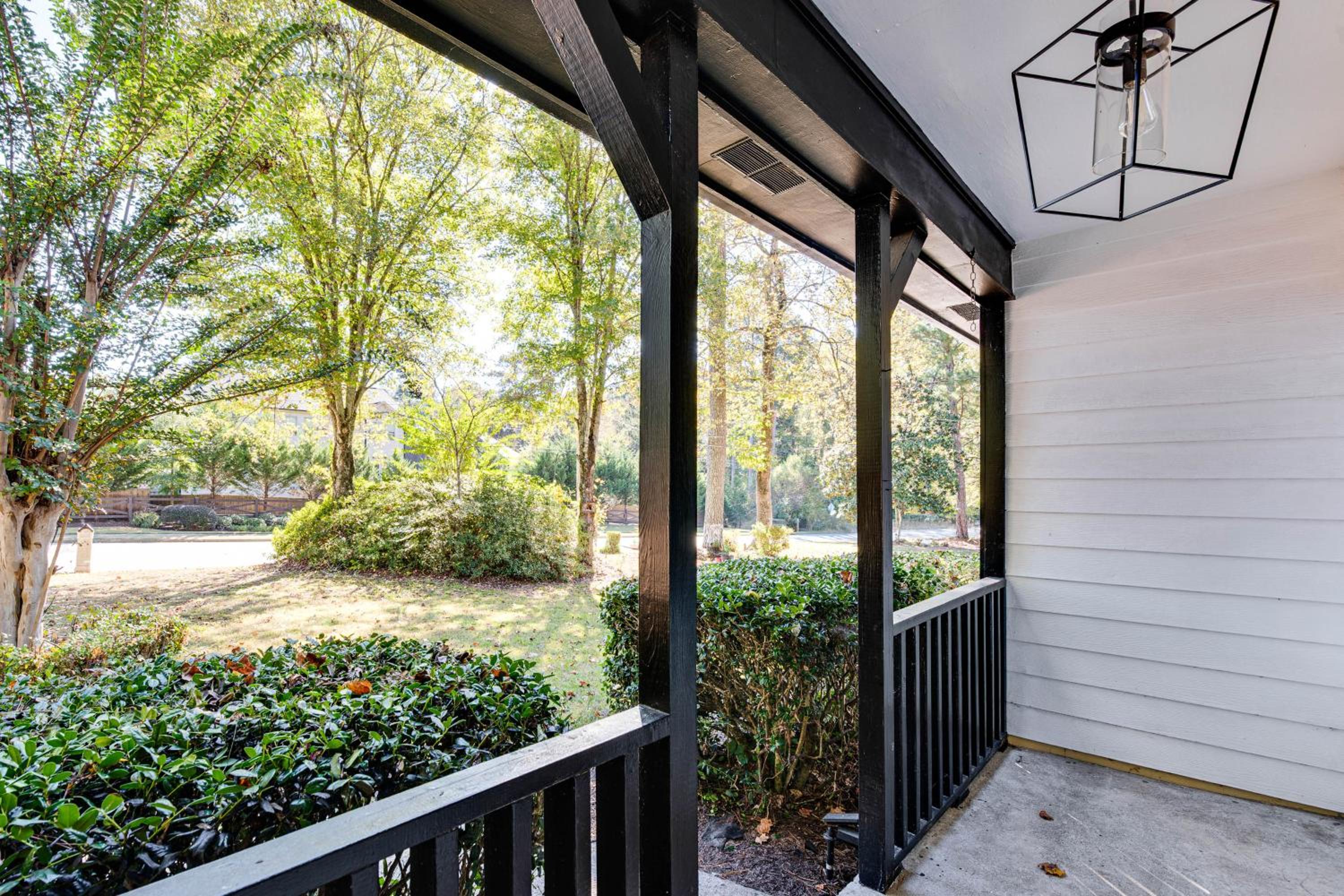 6 Mi to Marietta Square: Family Retreat w/ Yard!
