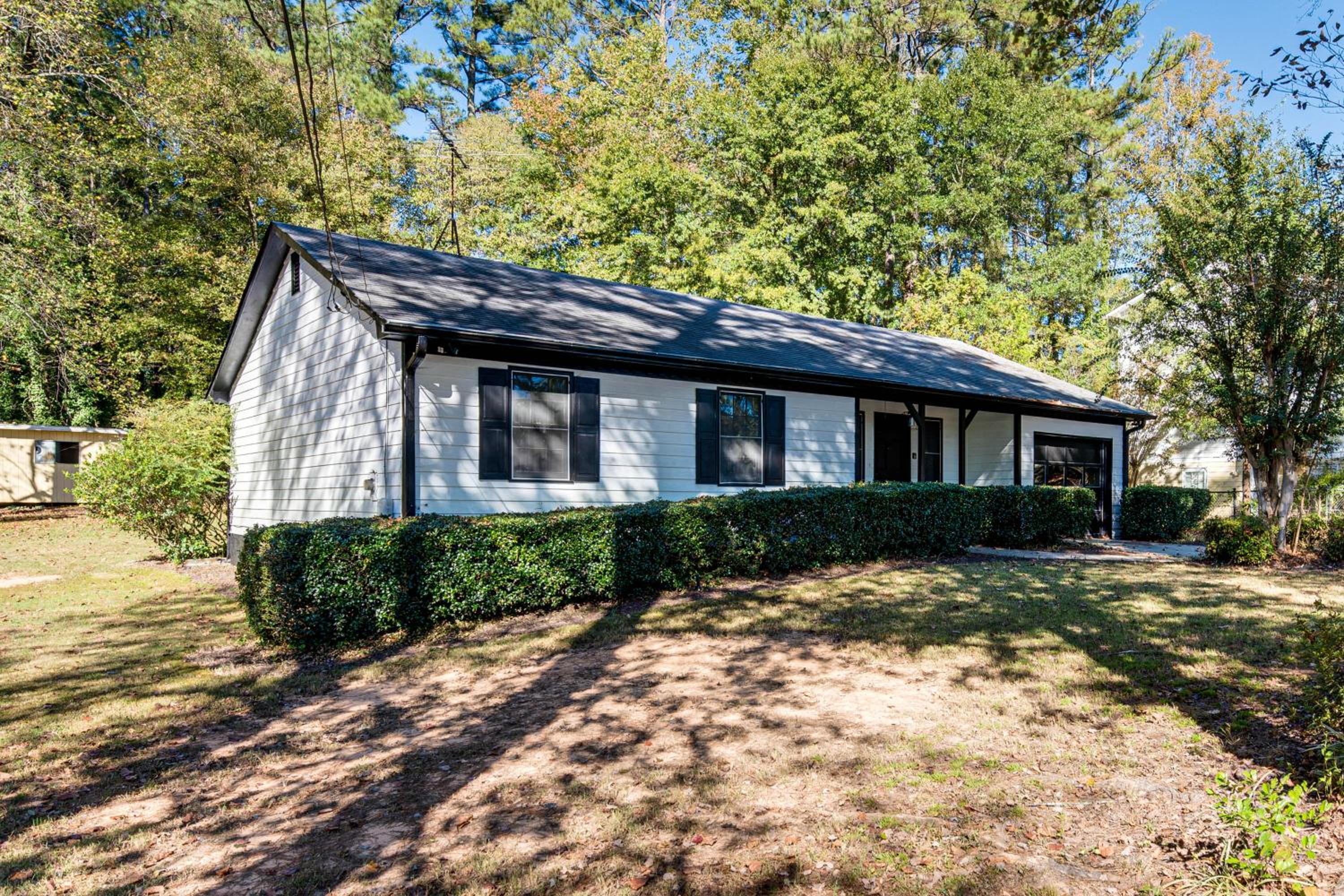 6 Mi to Marietta Square: Family Retreat w/ Yard!