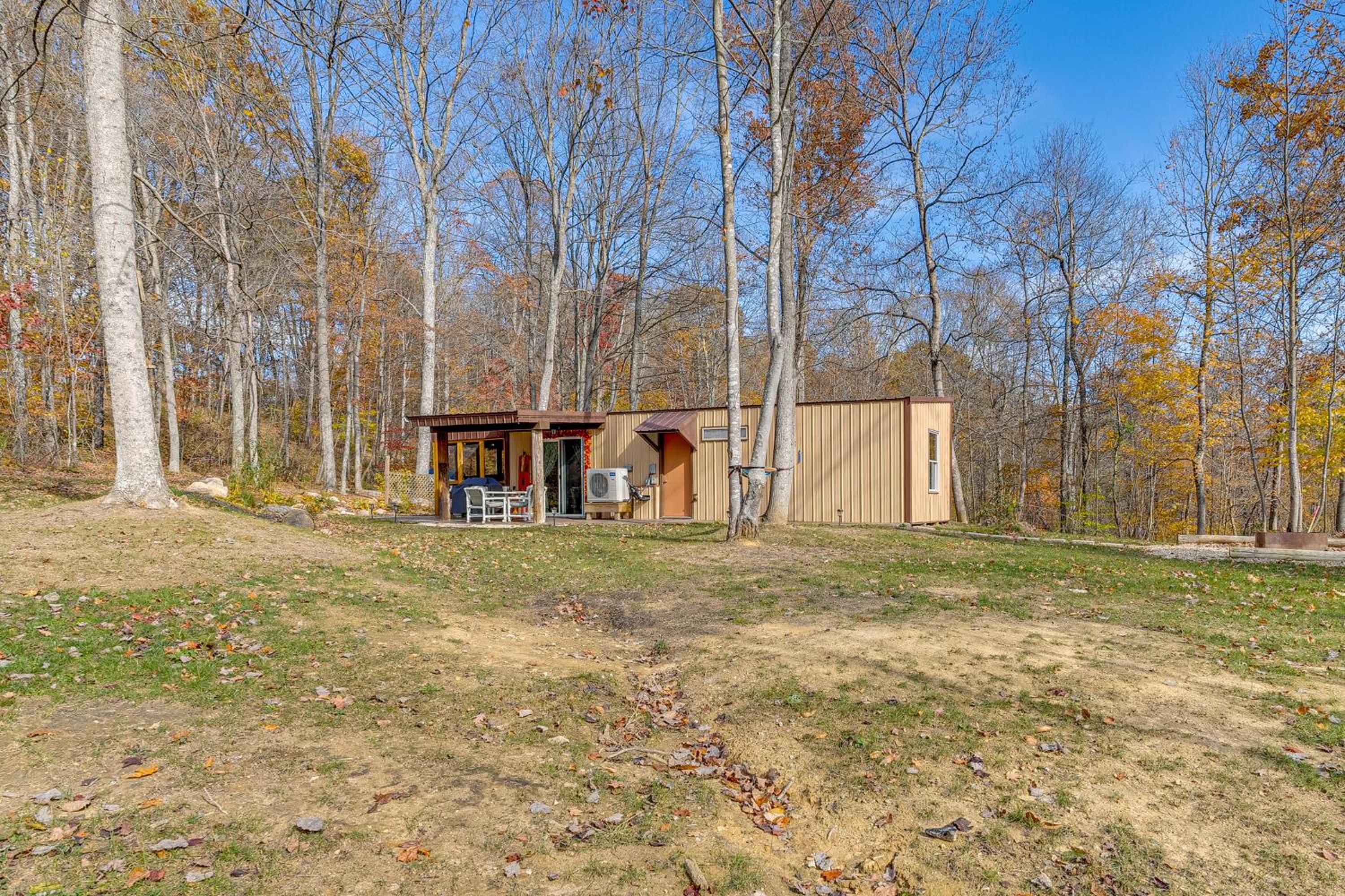 9 Mi to Hocking Hills SP Cabin with Private Hot Tub
