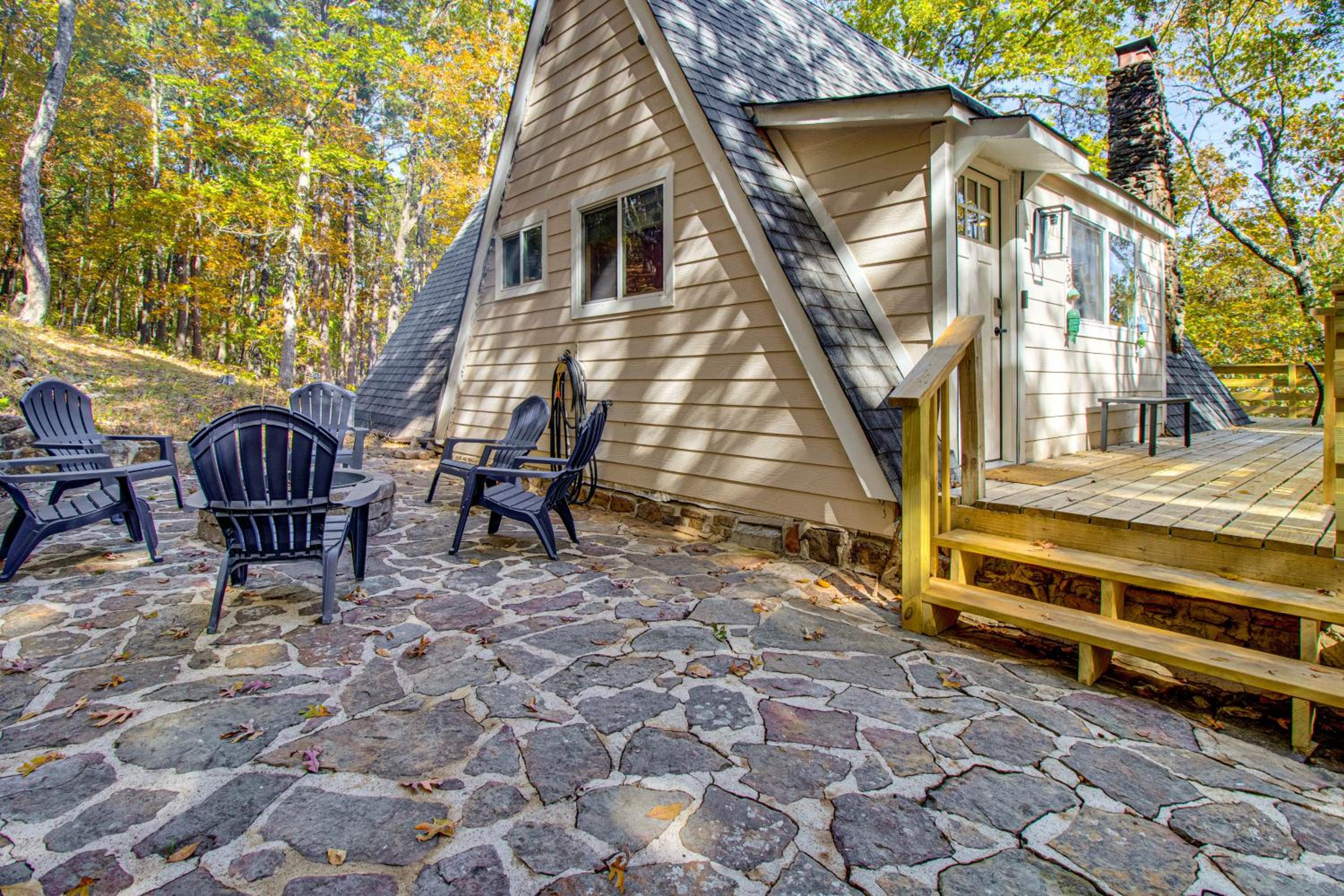 Fairfield Bay Home with Pool Access and Boat Slip