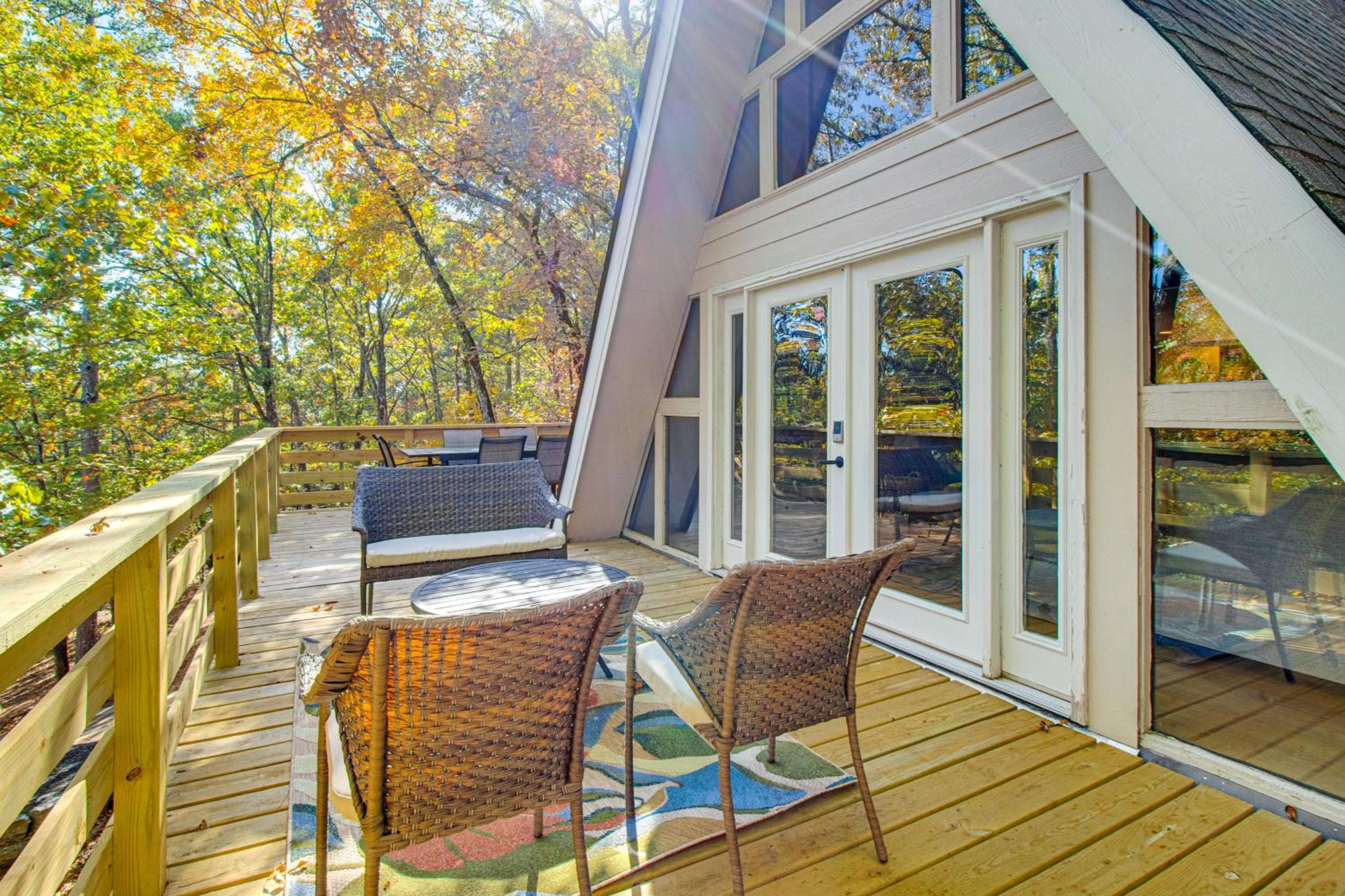 Fairfield Bay Home with Pool Access and Boat Slip