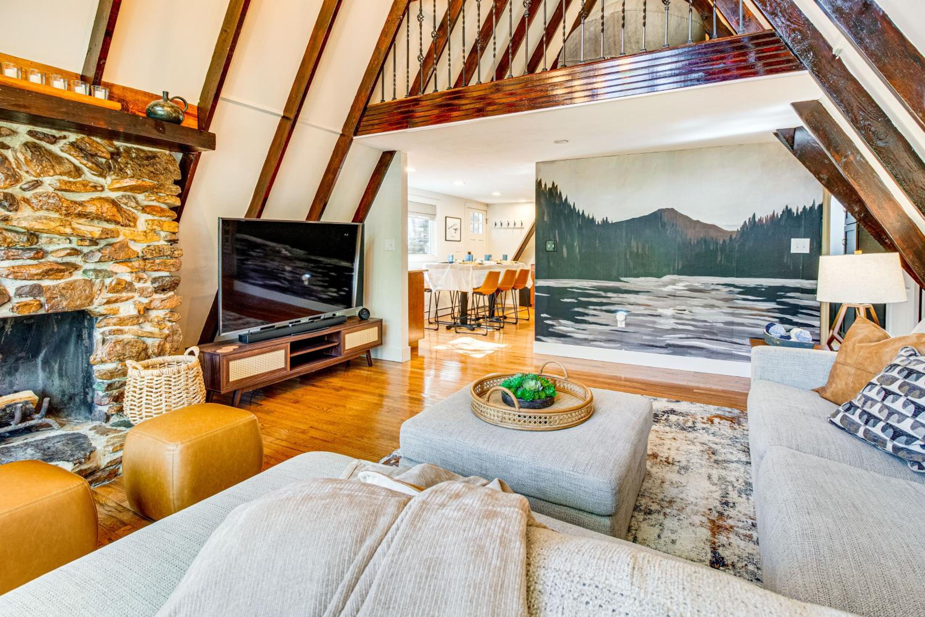 Fairfield Bay Home with Pool Access and Boat Slip
