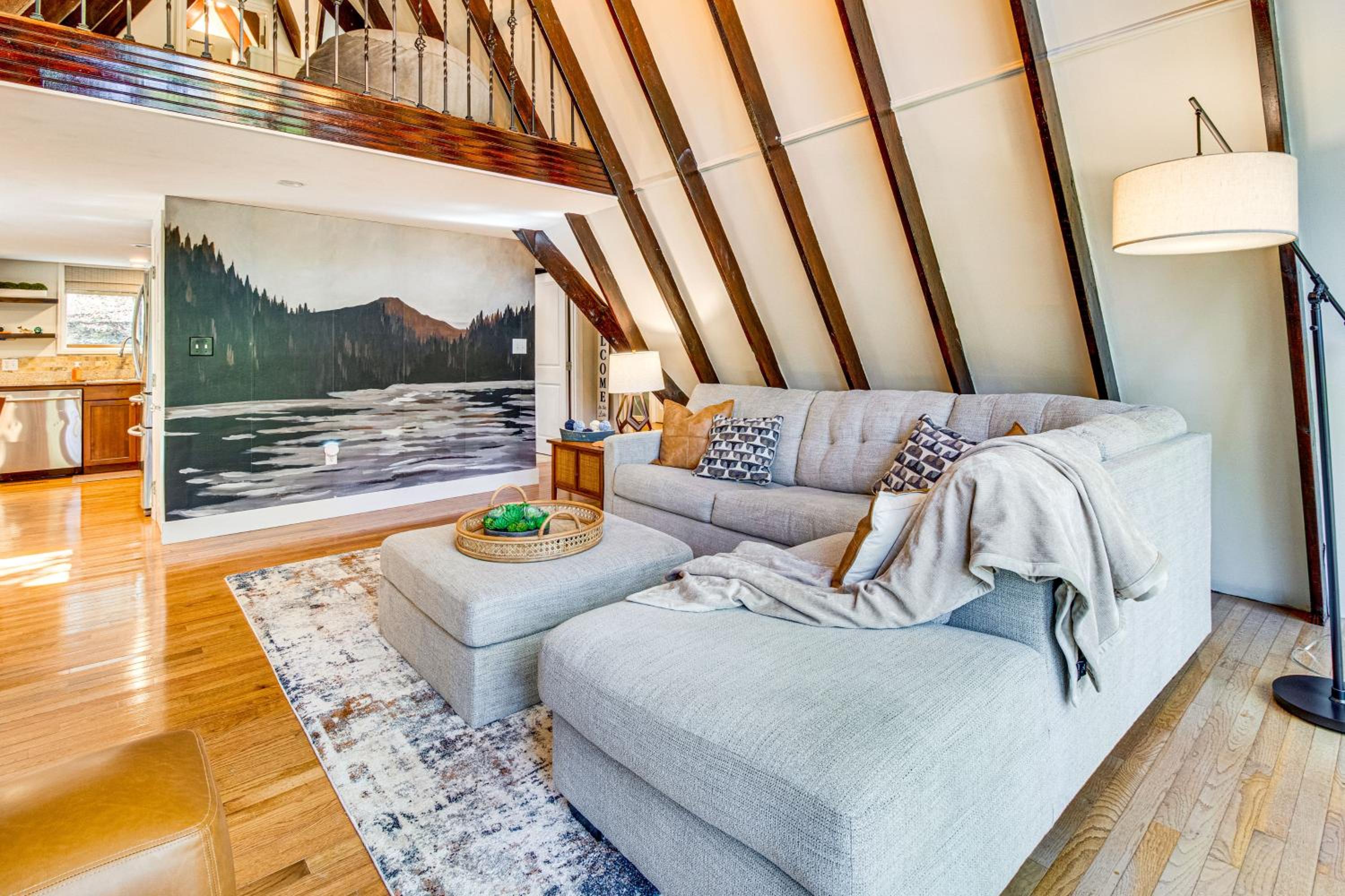 Fairfield Bay Home with Pool Access and Boat Slip