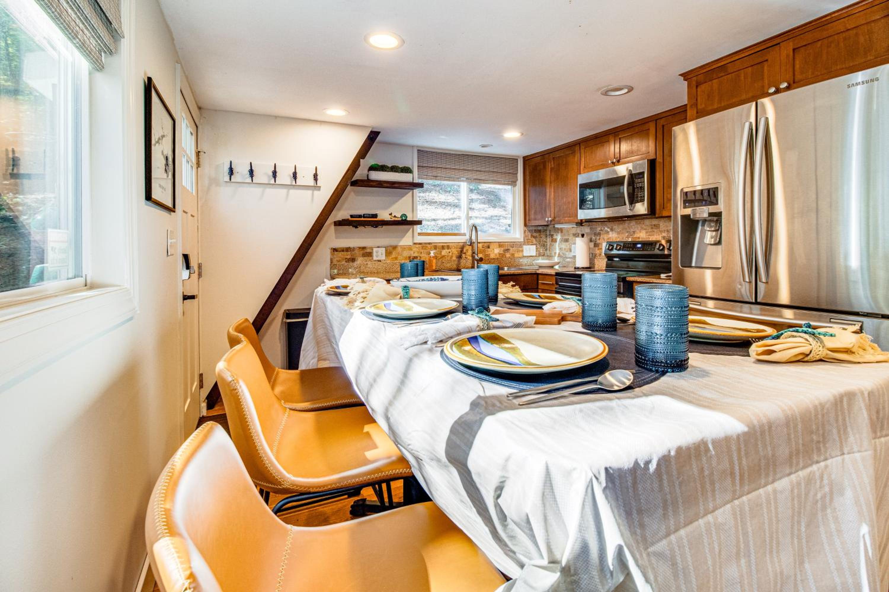 Fairfield Bay Home with Pool Access and Boat Slip