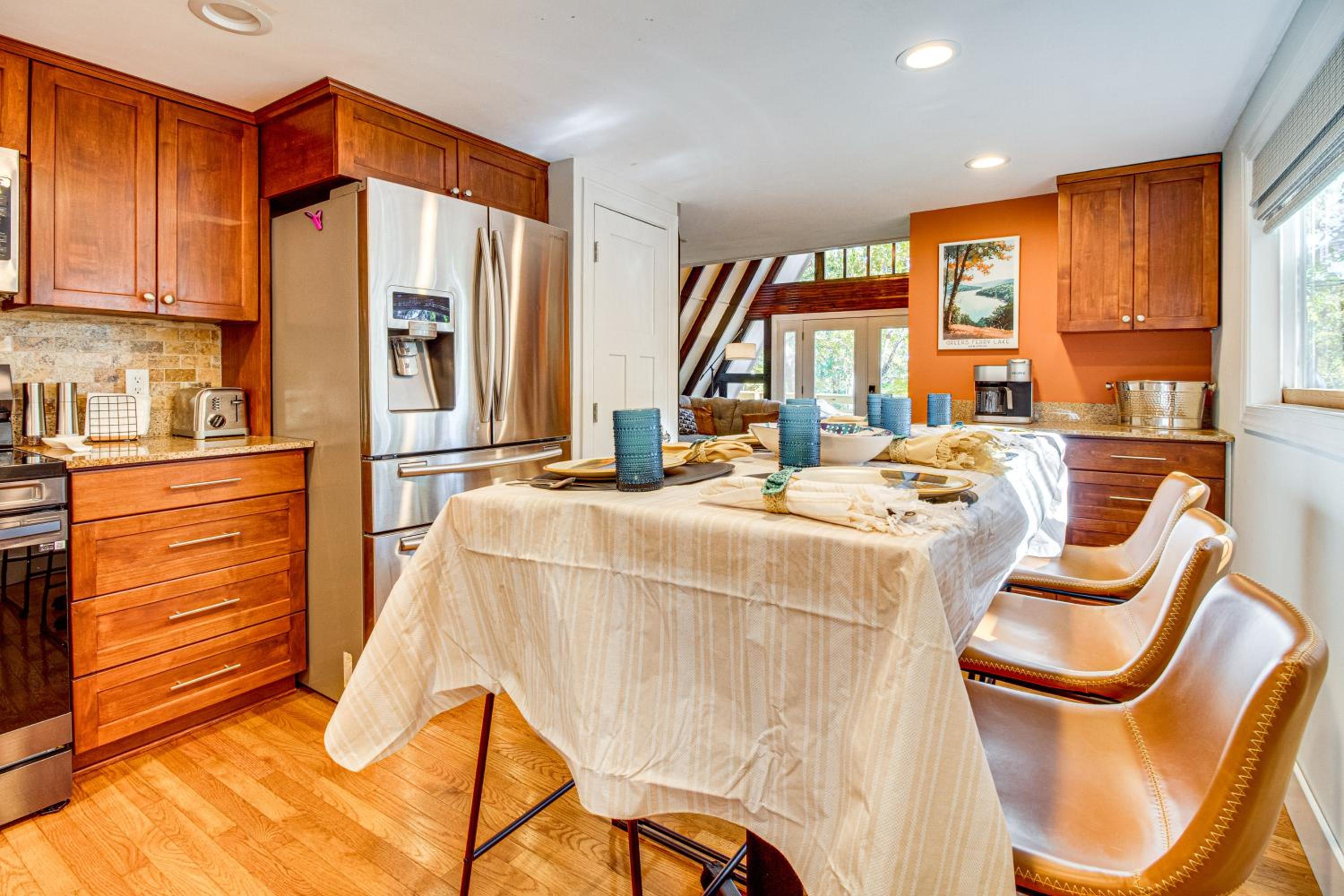 Fairfield Bay Home with Pool Access and Boat Slip