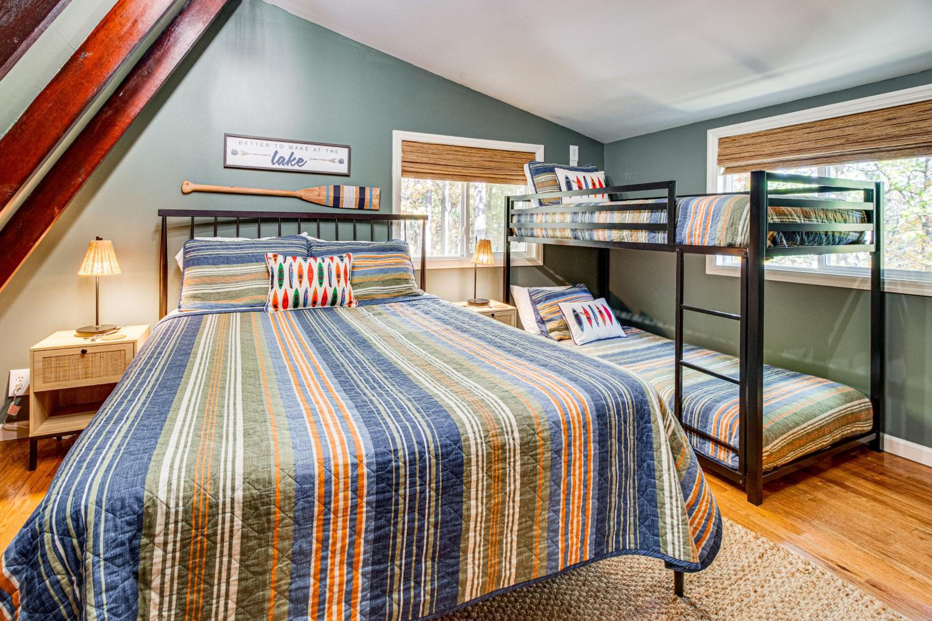 Fairfield Bay Home with Pool Access and Boat Slip