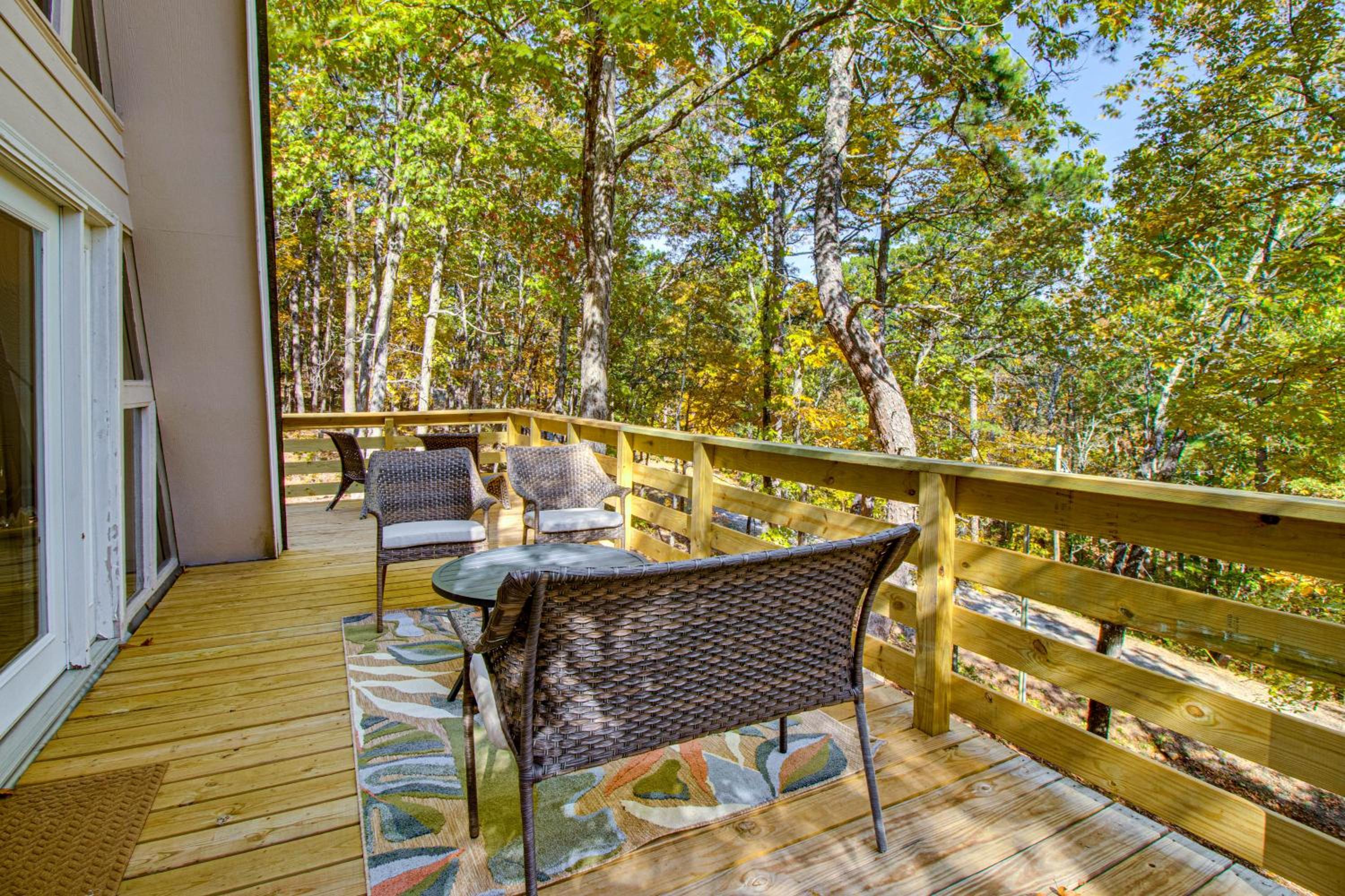 Fairfield Bay Home with Pool Access and Boat Slip