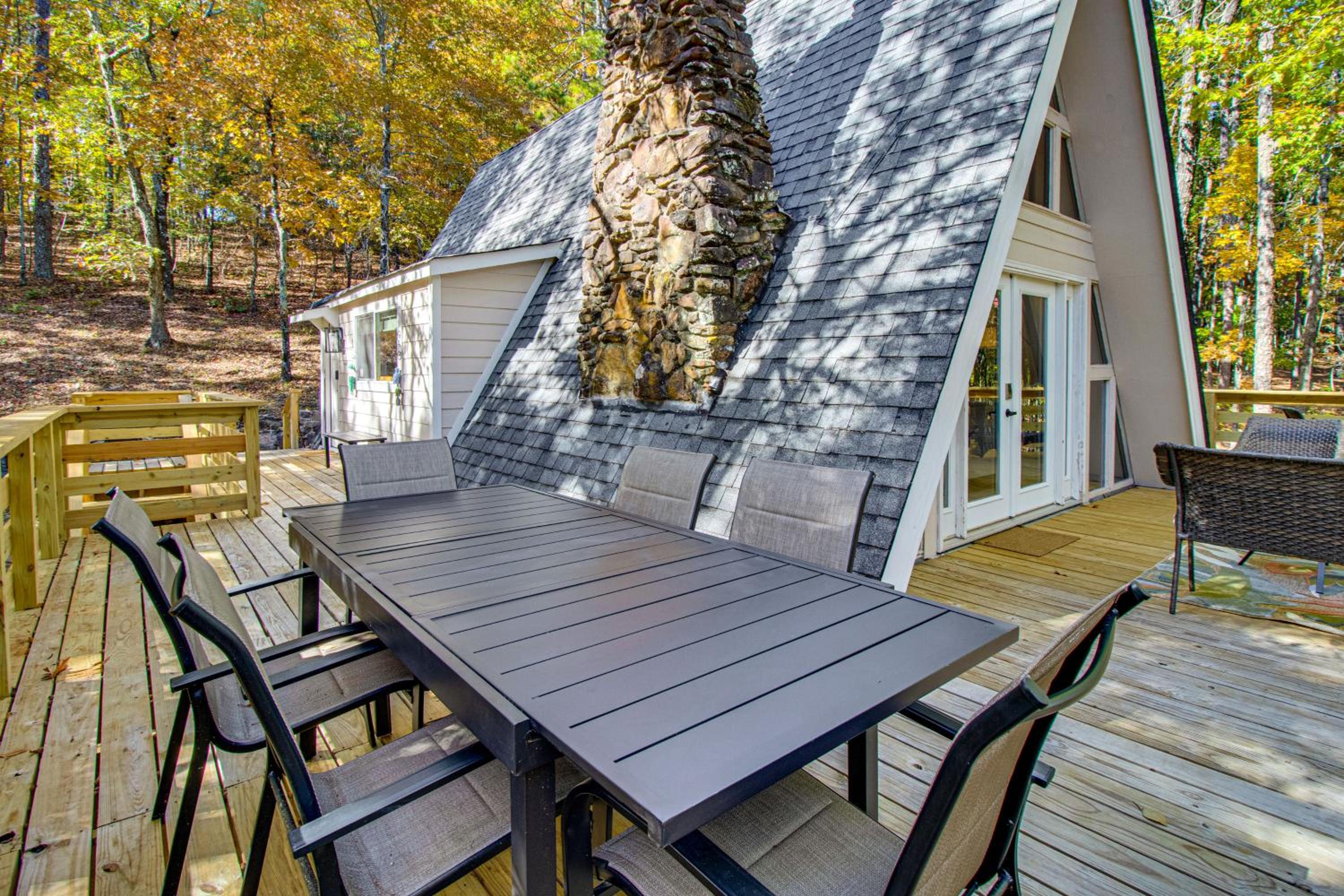 Fairfield Bay Home with Pool Access and Boat Slip