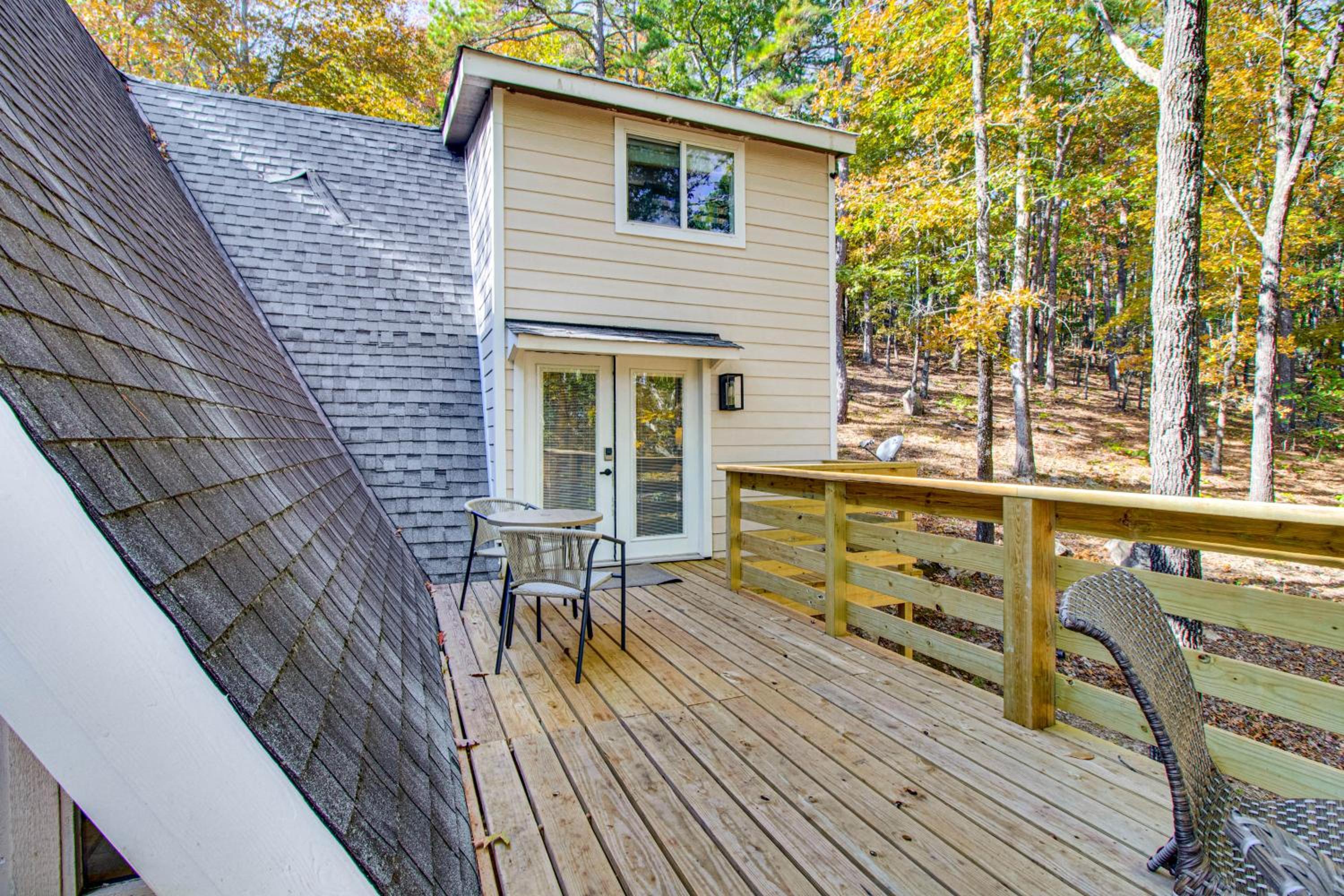 Fairfield Bay Home with Pool Access and Boat Slip