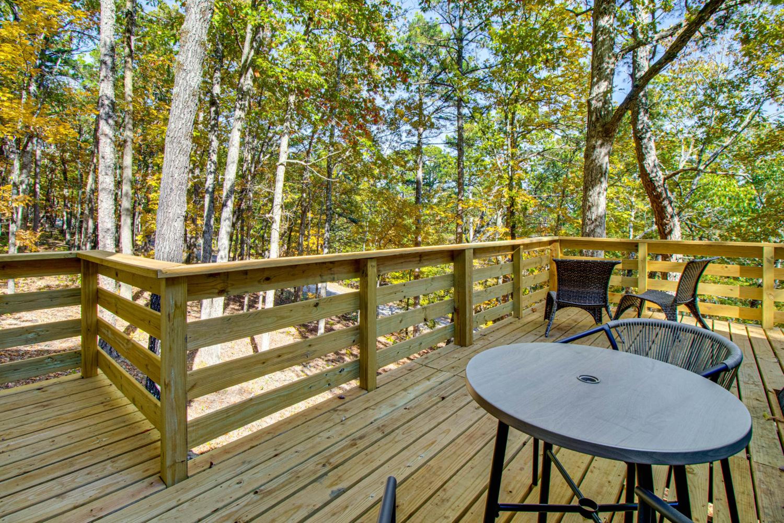 Fairfield Bay Home with Pool Access and Boat Slip