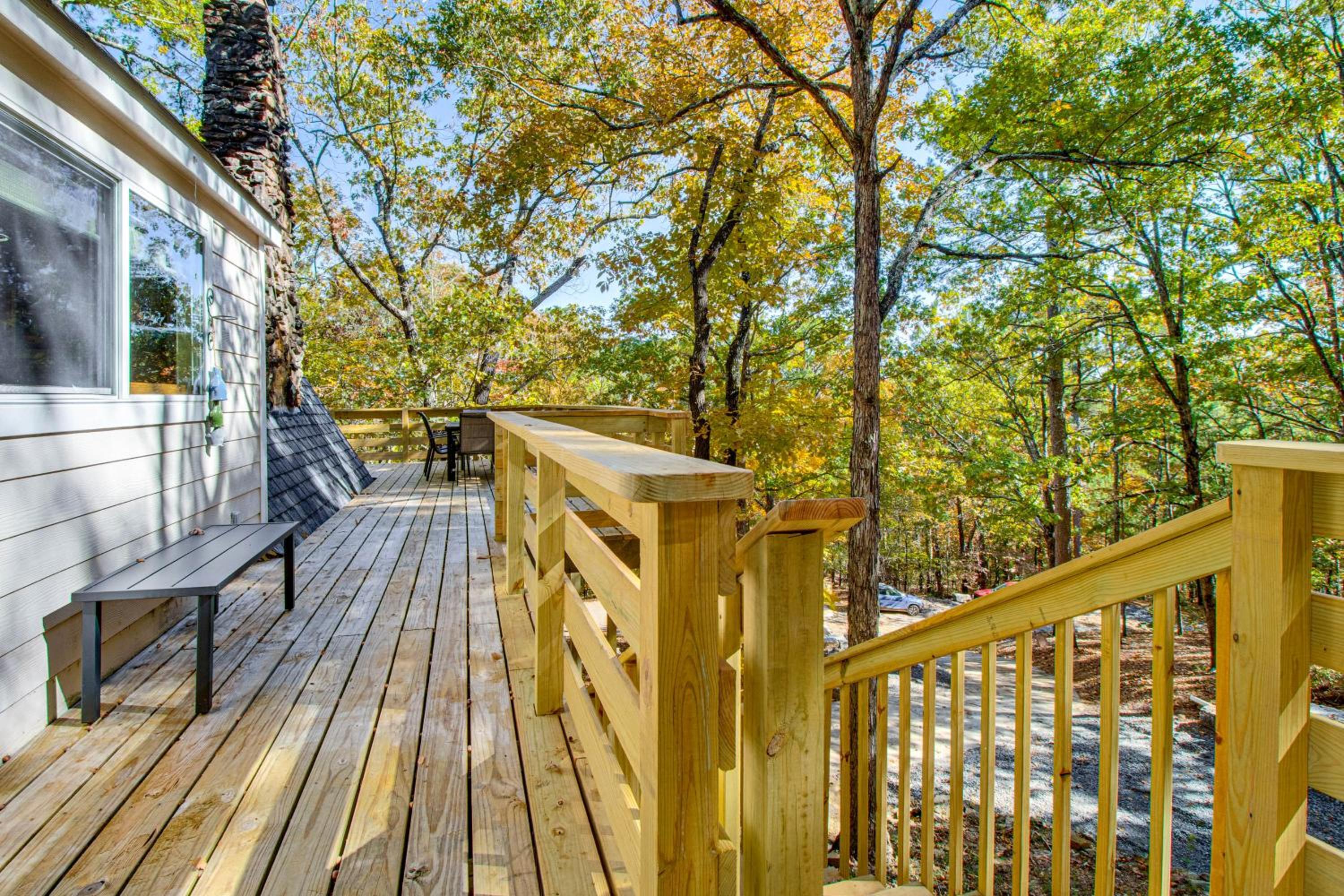 Fairfield Bay Home with Pool Access and Boat Slip
