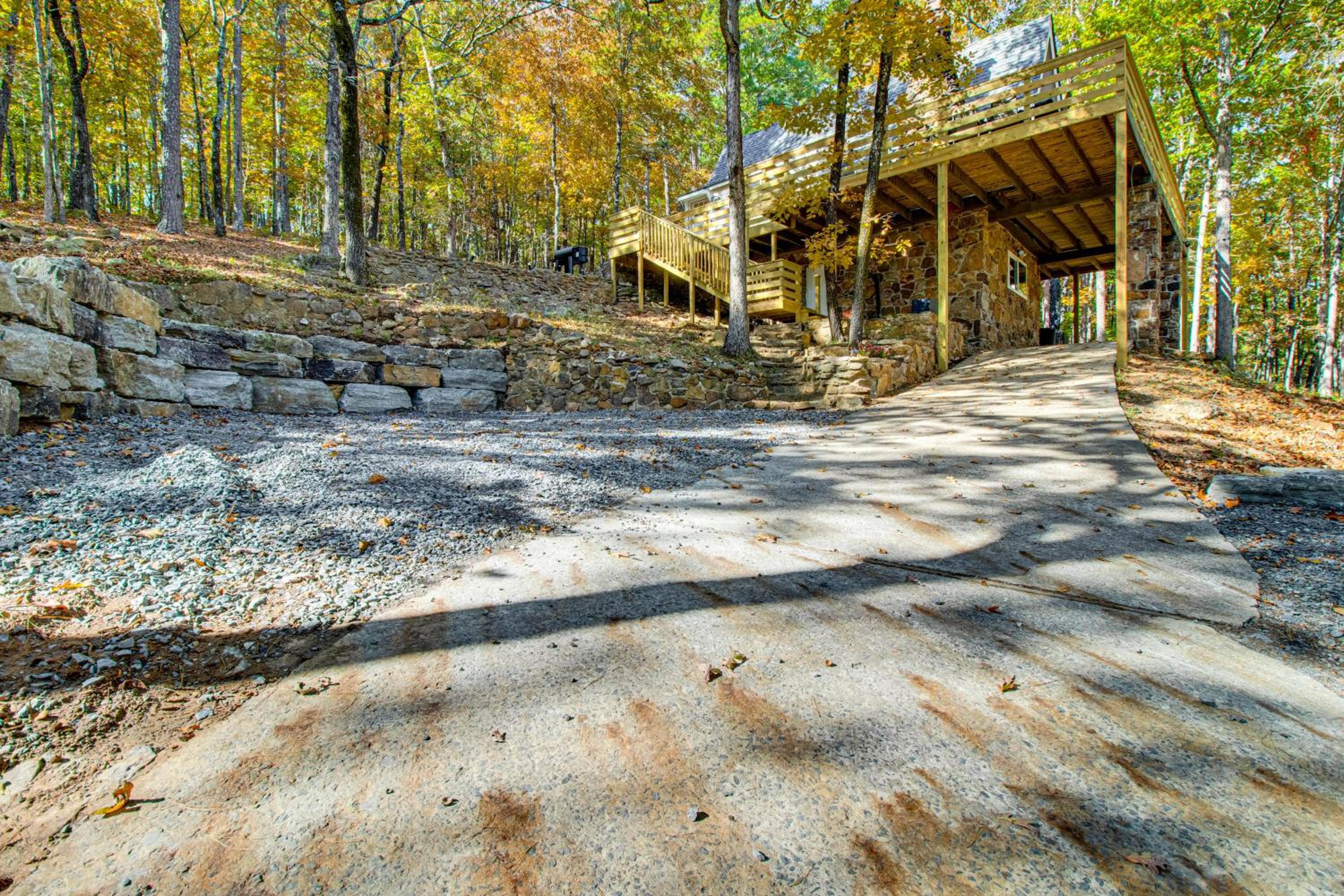 Fairfield Bay Home with Pool Access and Boat Slip