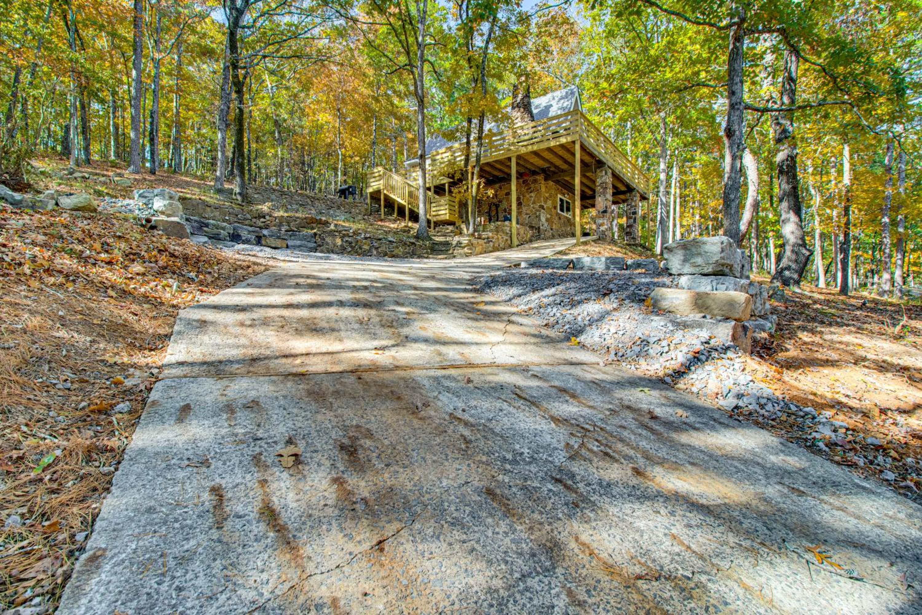 Fairfield Bay Home with Pool Access and Boat Slip