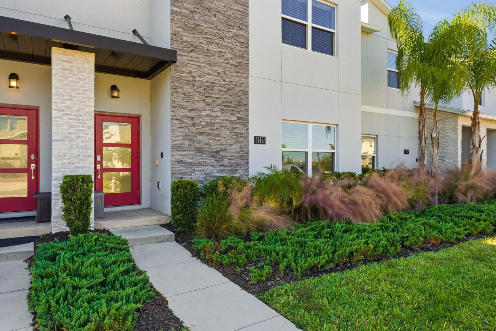 1112 Luxurious Champions Gate Family Townhouse with Private Pool & Theme Park Access