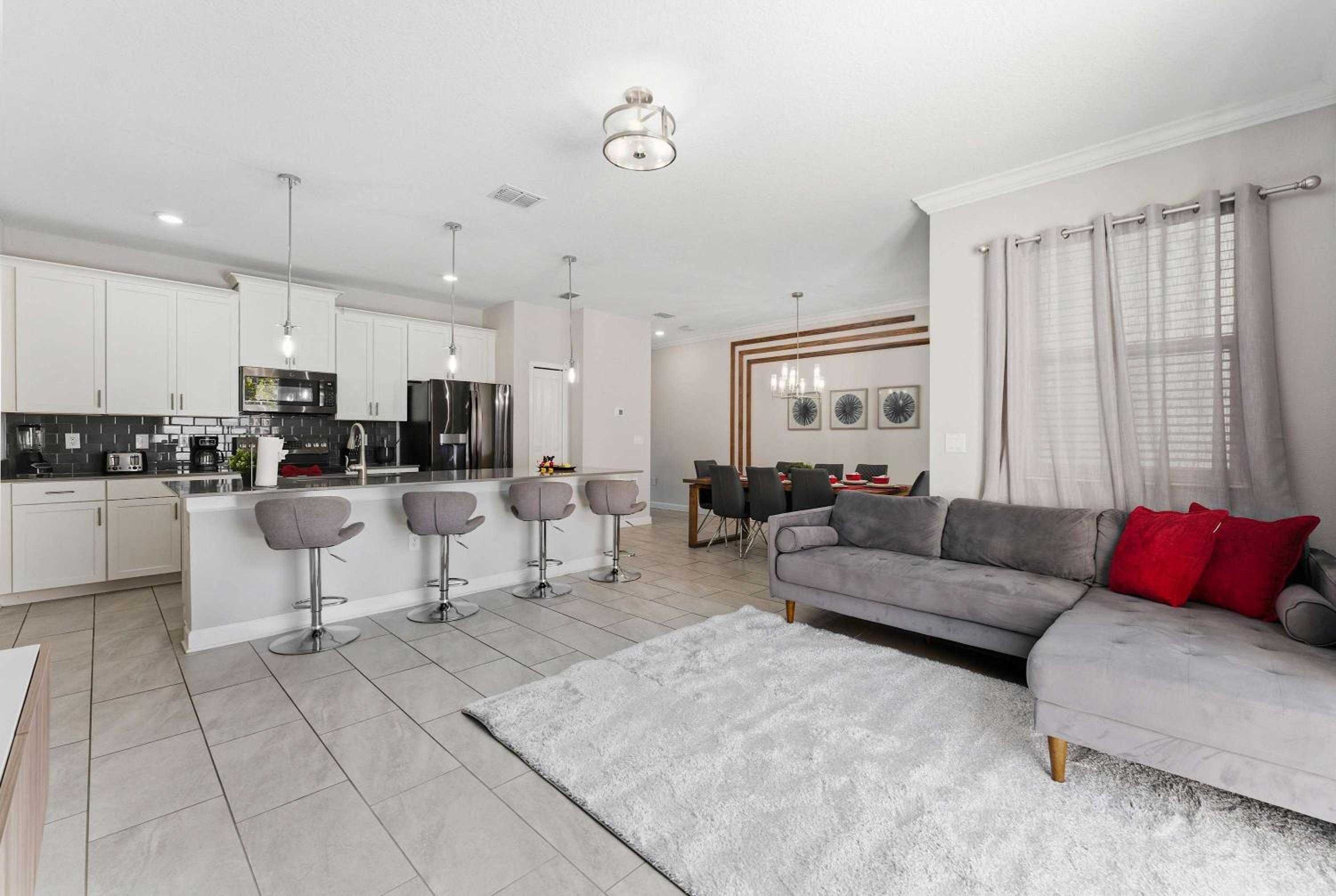 1112 Luxurious Champions Gate Family Townhouse with Private Pool & Theme Park Access