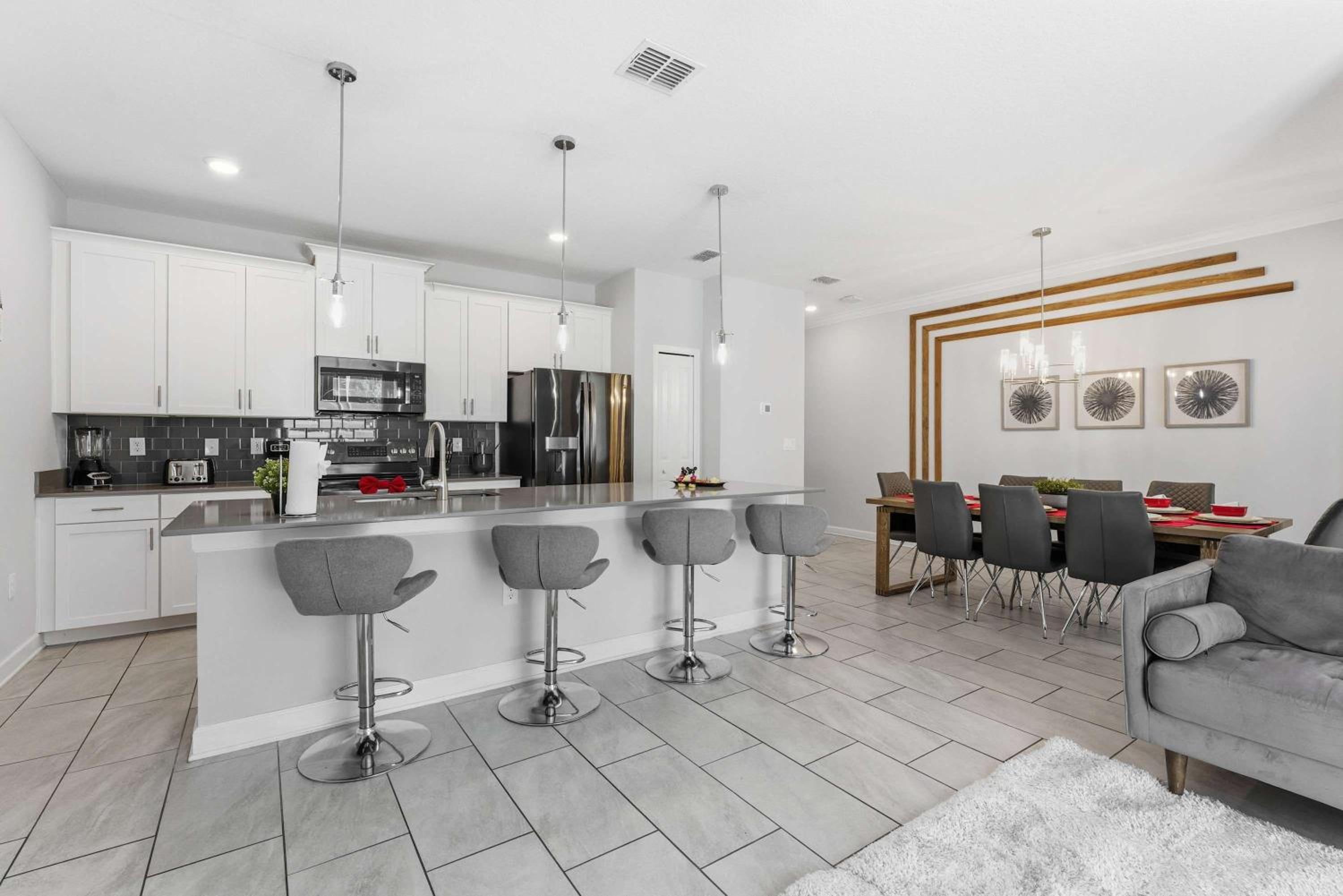 1112 Luxurious Champions Gate Family Townhouse with Private Pool & Theme Park Access