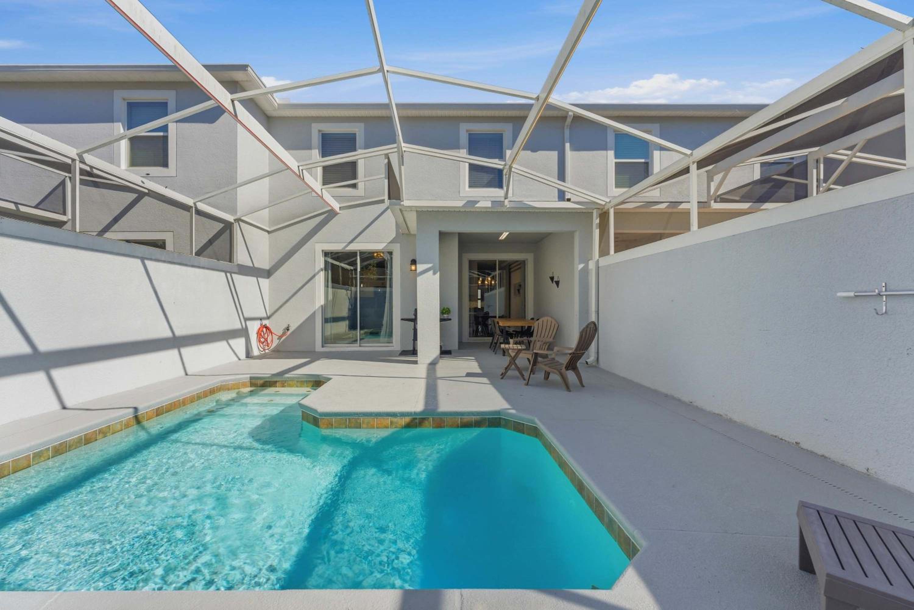 1112 Luxurious Champions Gate Family Townhouse with Private Pool & Theme Park Access