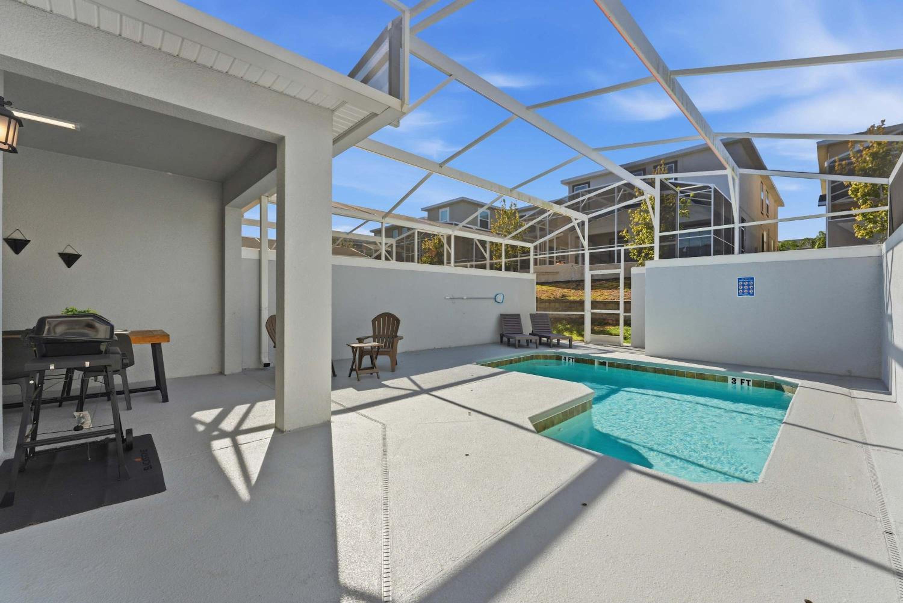 1112 Luxurious Champions Gate Family Townhouse with Private Pool & Theme Park Access
