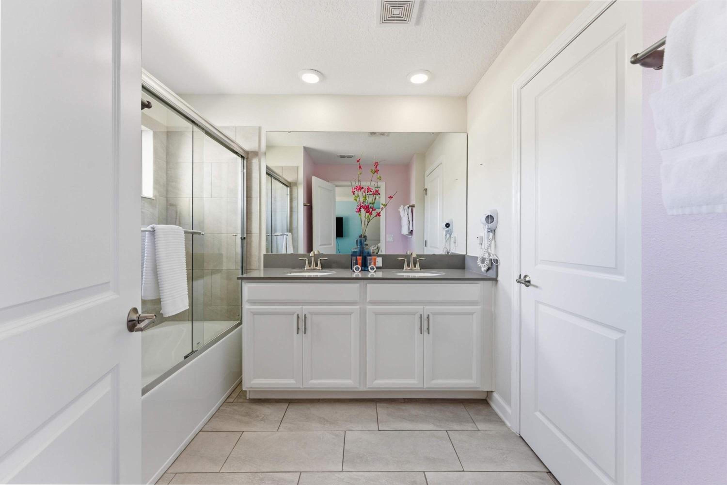 1112 Luxurious Champions Gate Family Townhouse with Private Pool & Theme Park Access