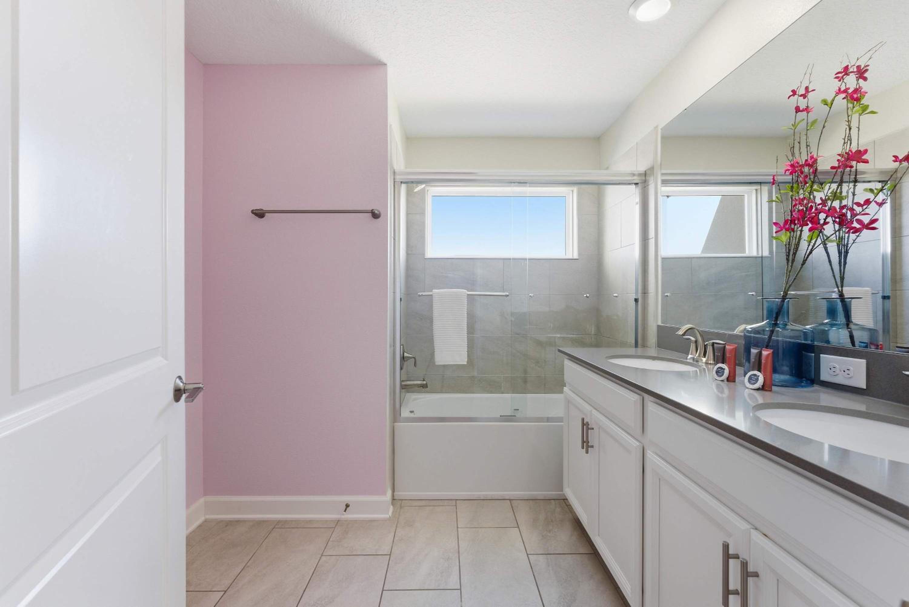1112 Luxurious Champions Gate Family Townhouse with Private Pool & Theme Park Access
