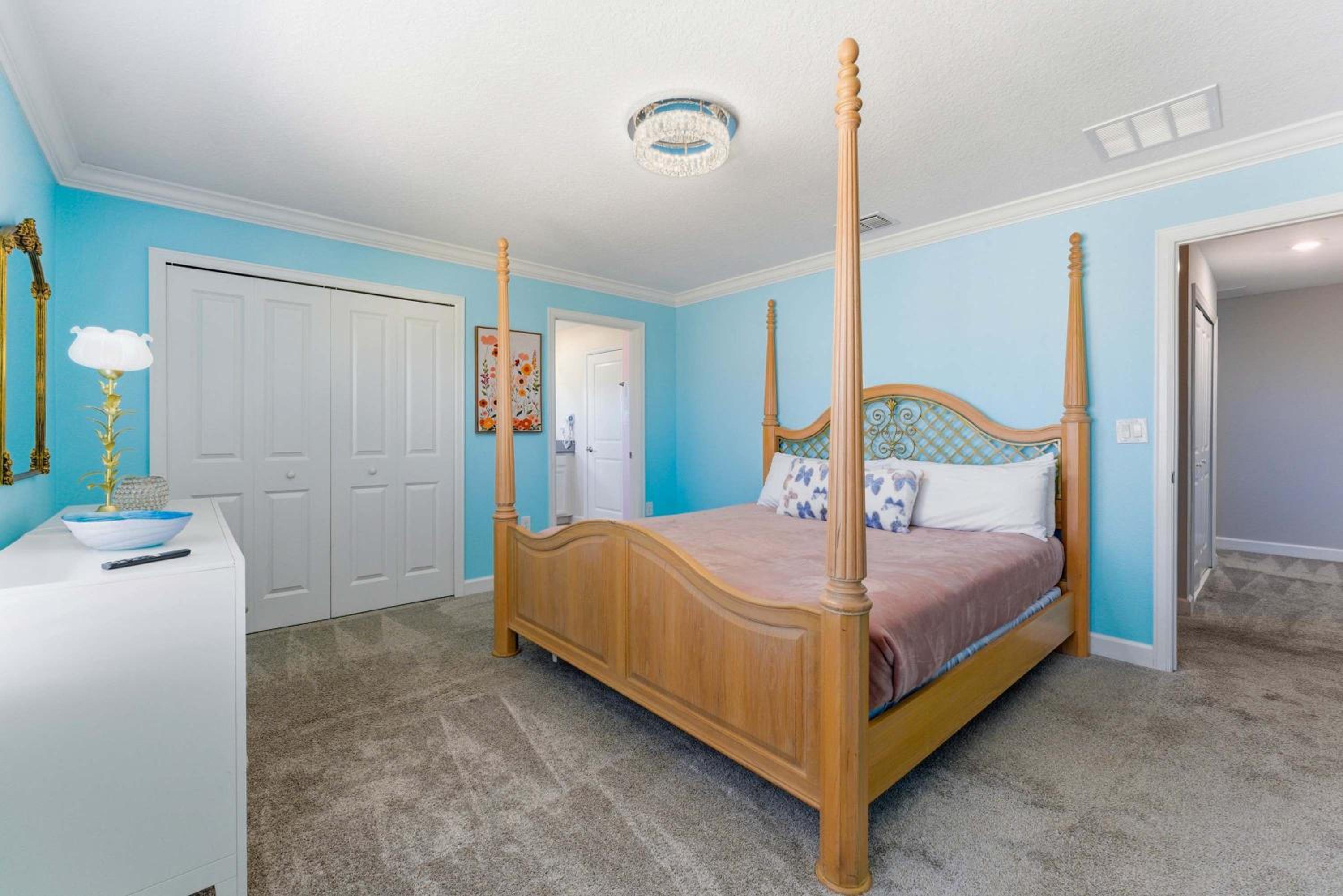 1112 Luxurious Champions Gate Family Townhouse with Private Pool & Theme Park Access
