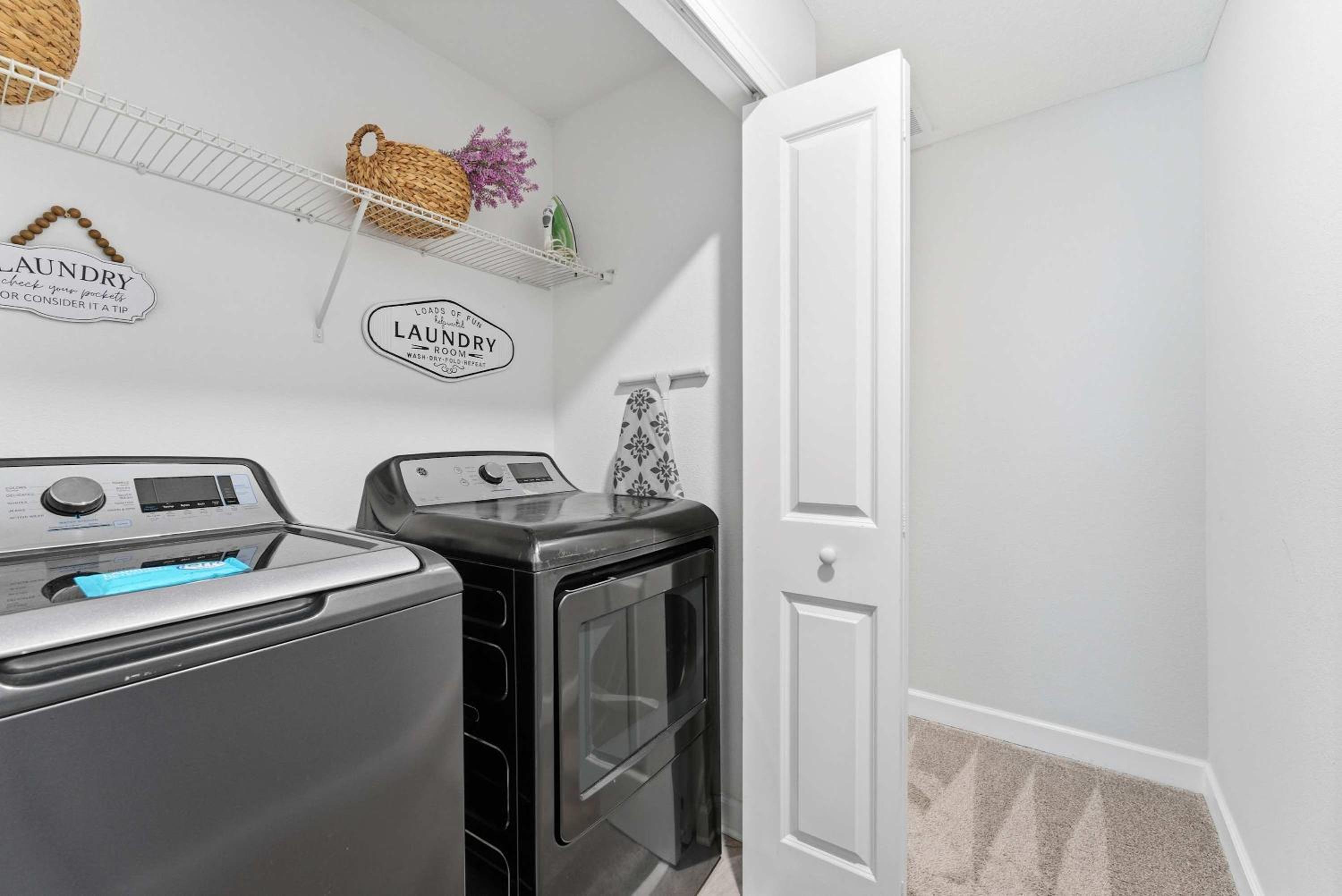 1112 Luxurious Champions Gate Family Townhouse with Private Pool & Theme Park Access