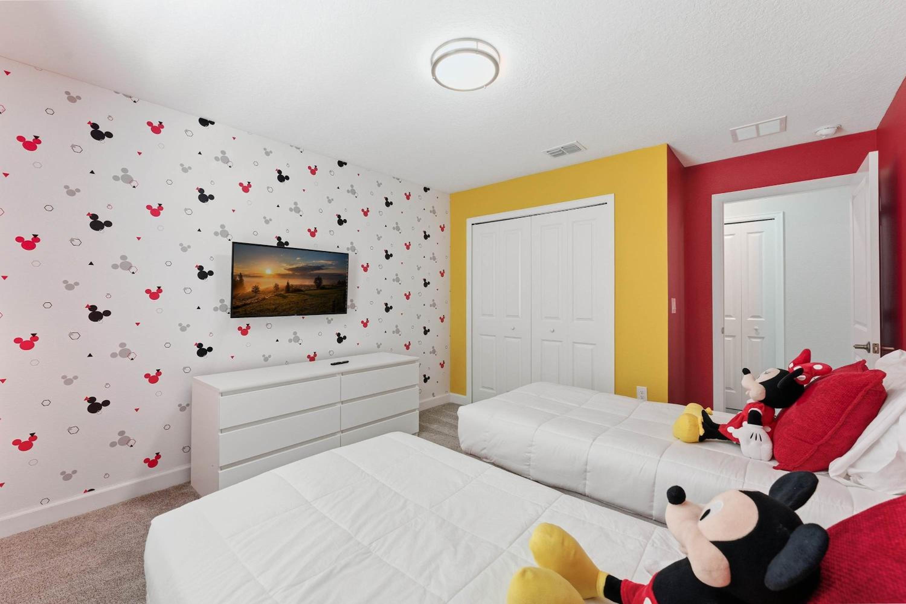 1112 Luxurious Champions Gate Family Townhouse with Private Pool & Theme Park Access