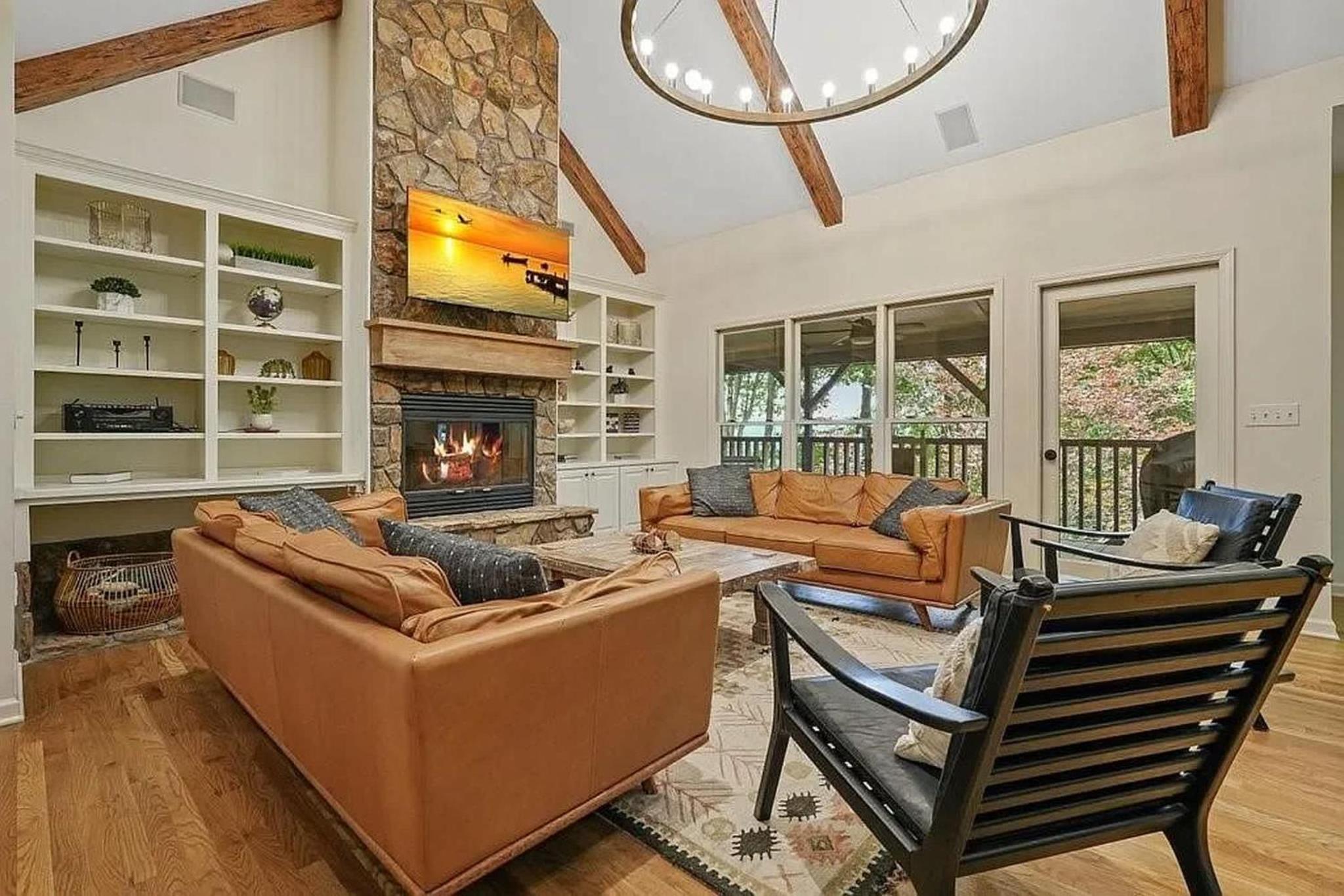 Paxwood Luxury Home for 16