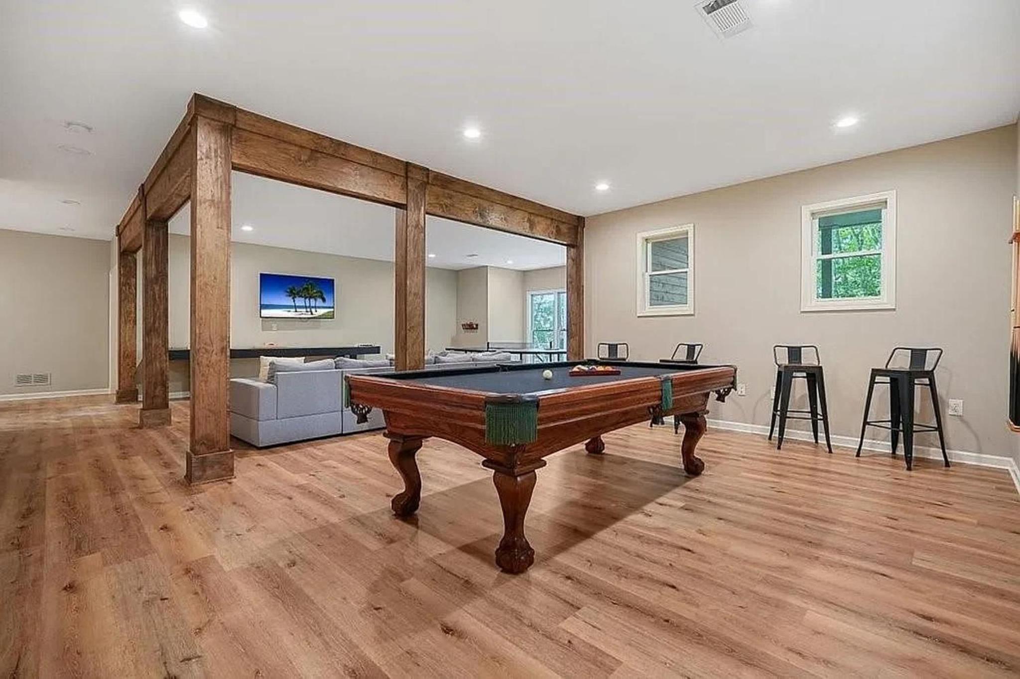 Paxwood Luxury Home for 16
