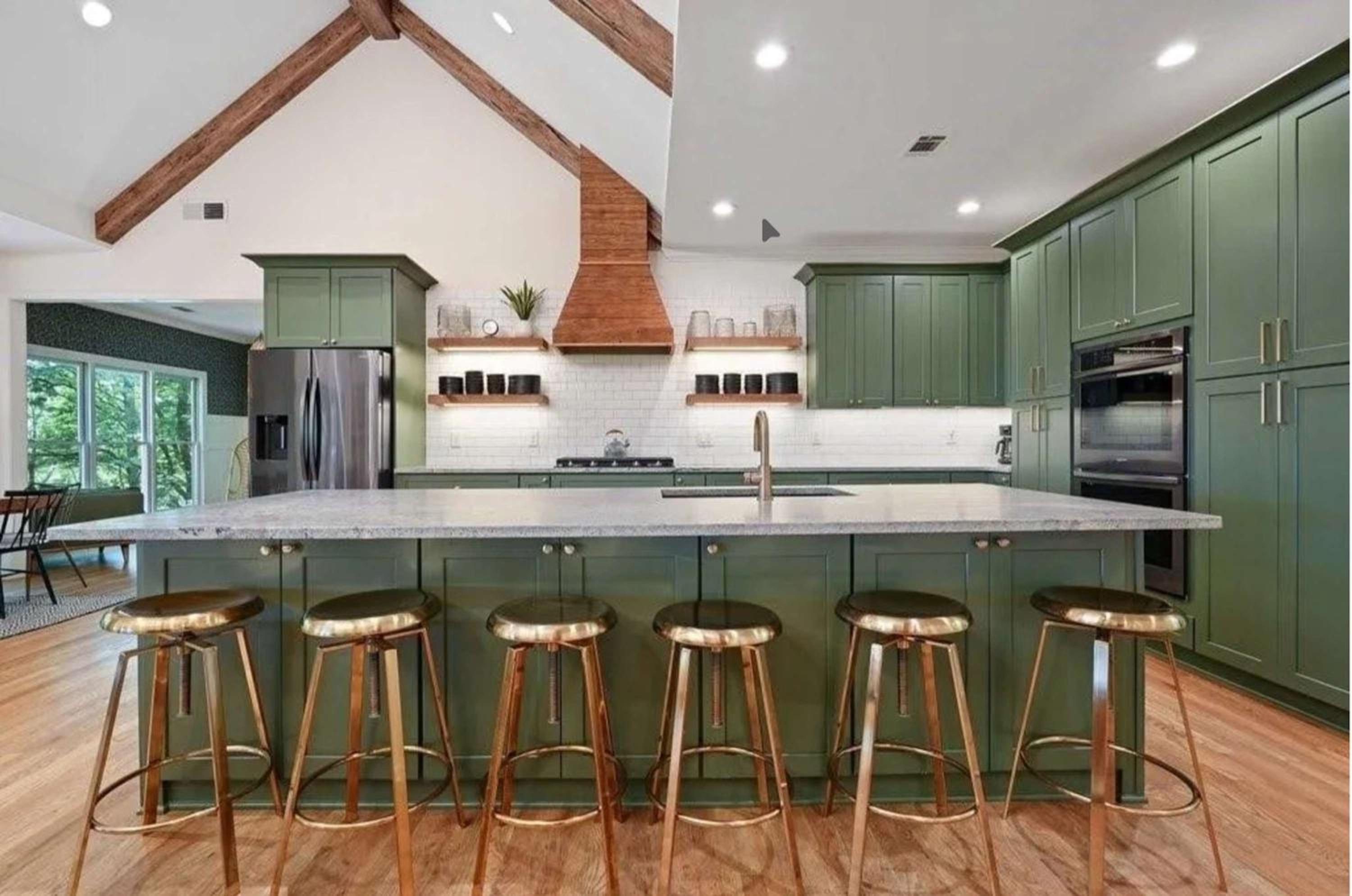 Paxwood Luxury Home for 16