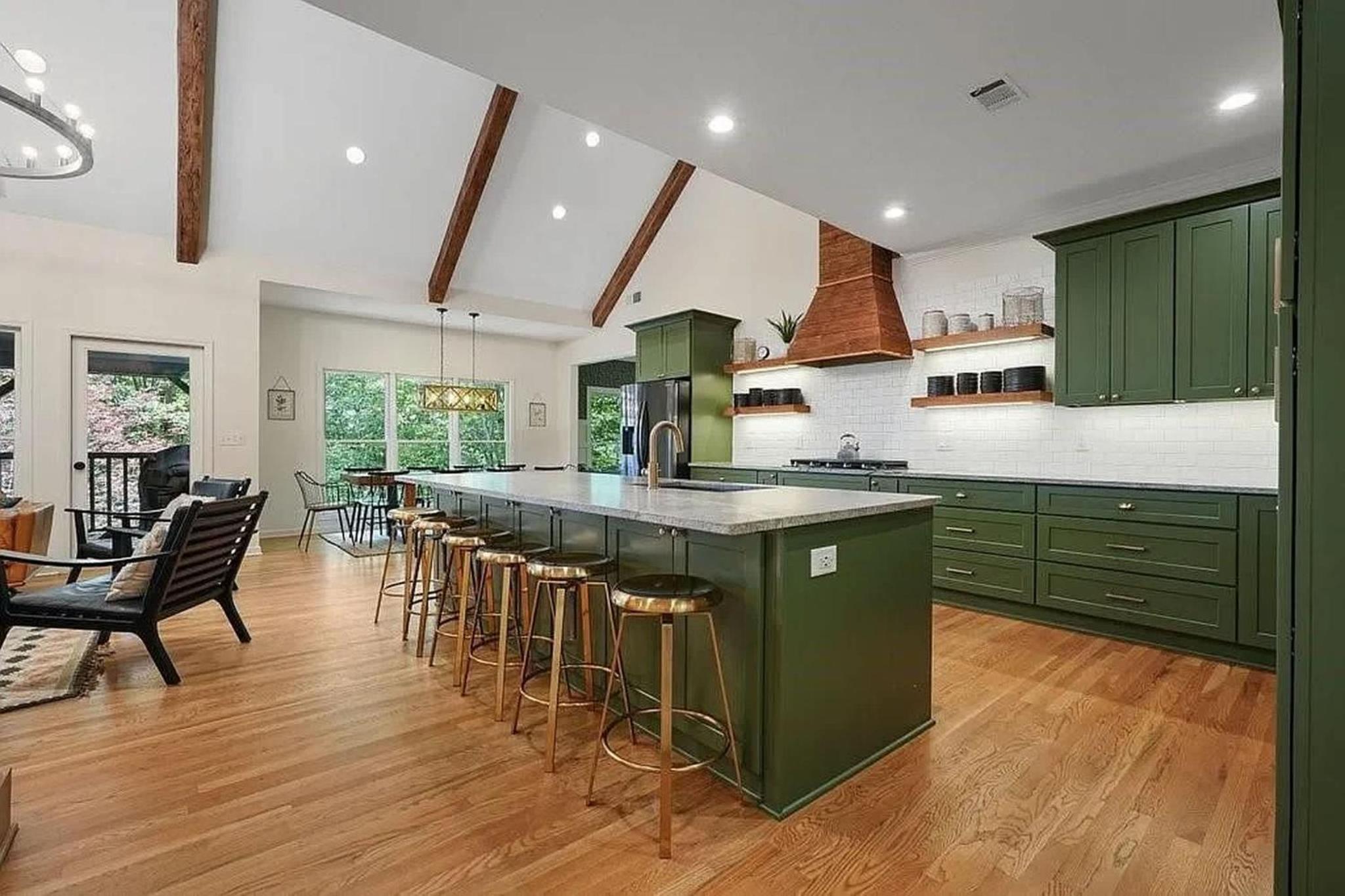 Paxwood Luxury Home for 16
