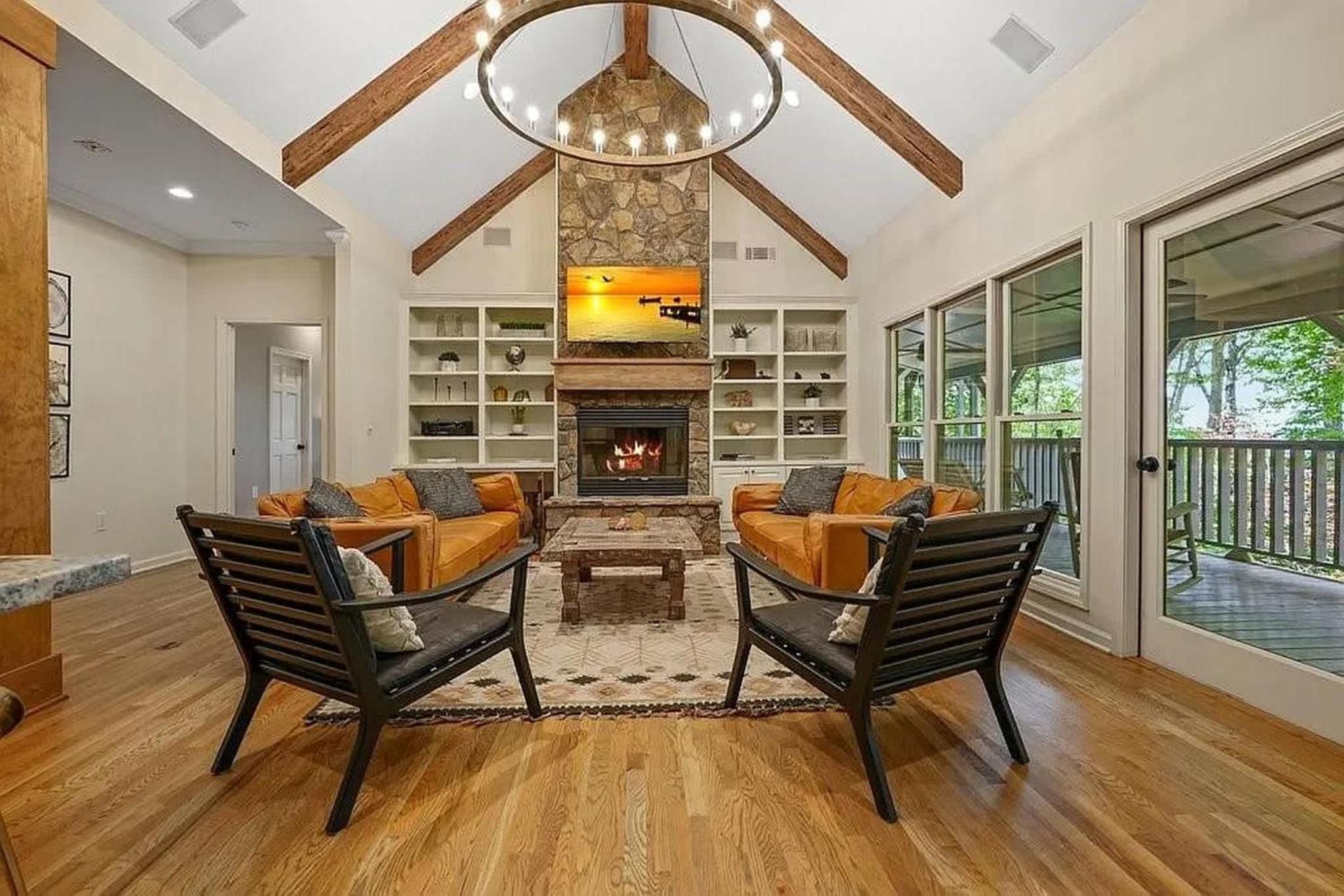 Paxwood Luxury Home for 16