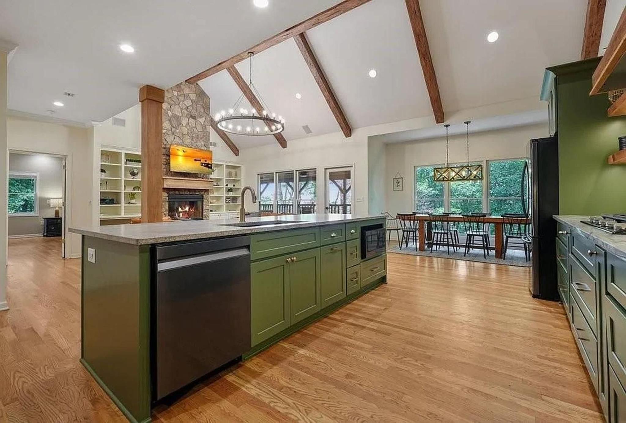 Paxwood Luxury Home for 16