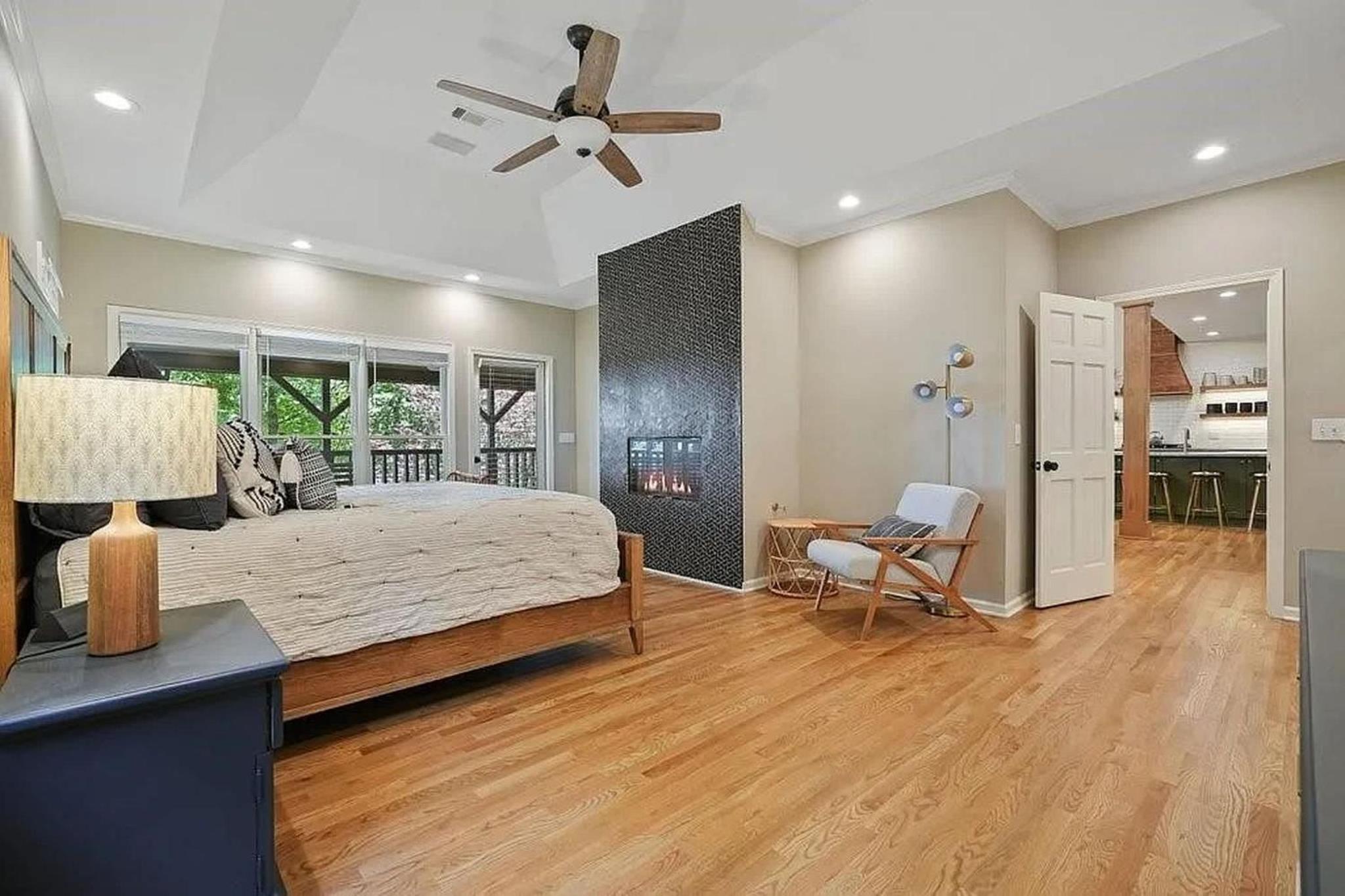 Paxwood Luxury Home for 16