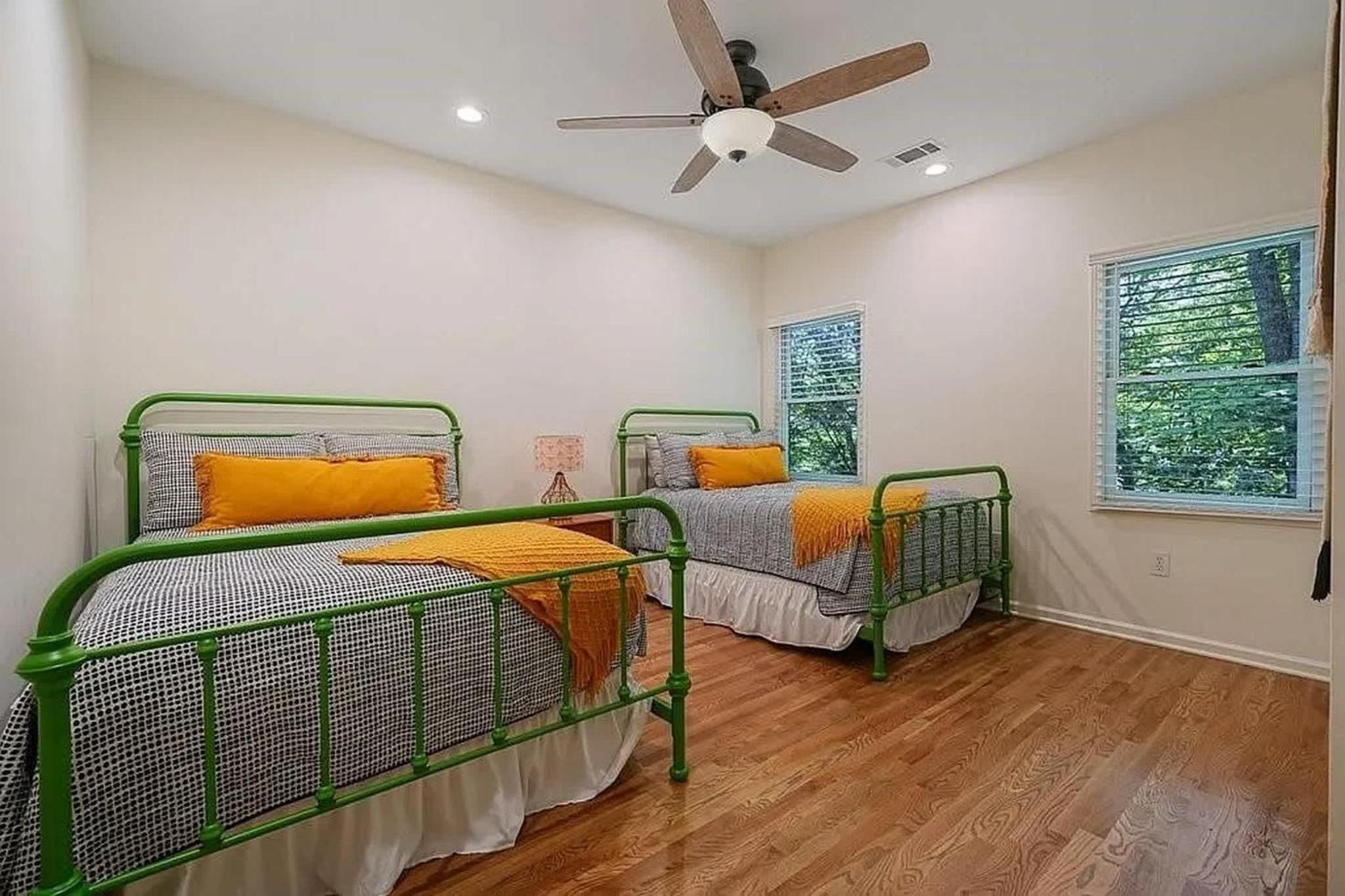 Paxwood Luxury Home for 16