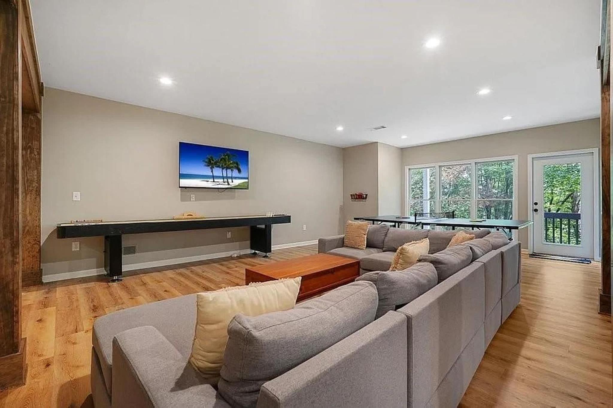 Paxwood Luxury Home for 16
