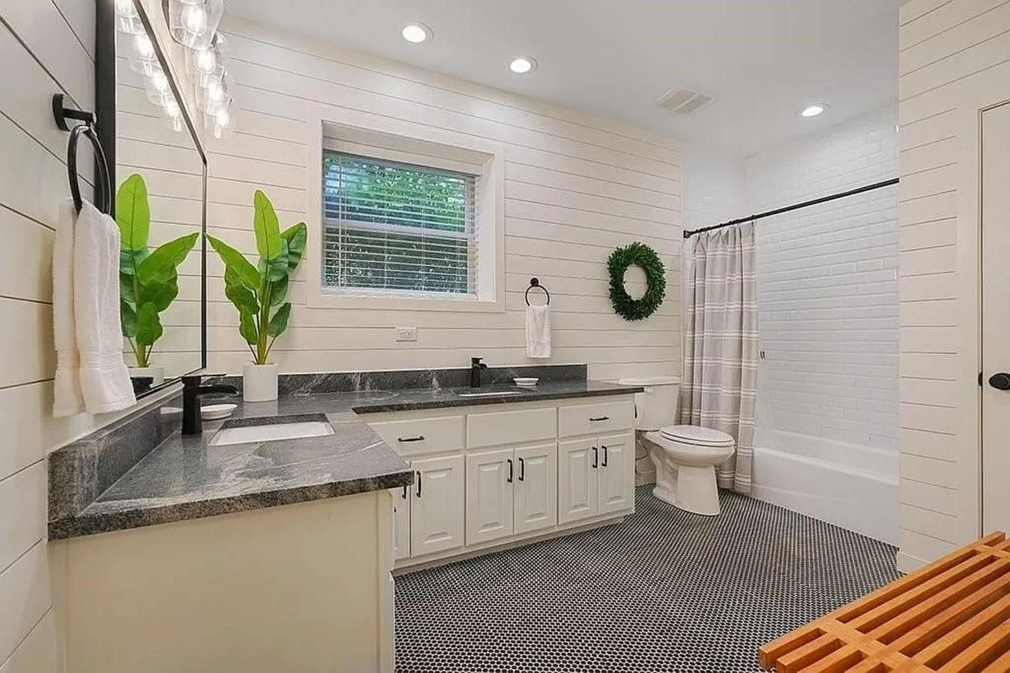Paxwood Luxury Home for 16