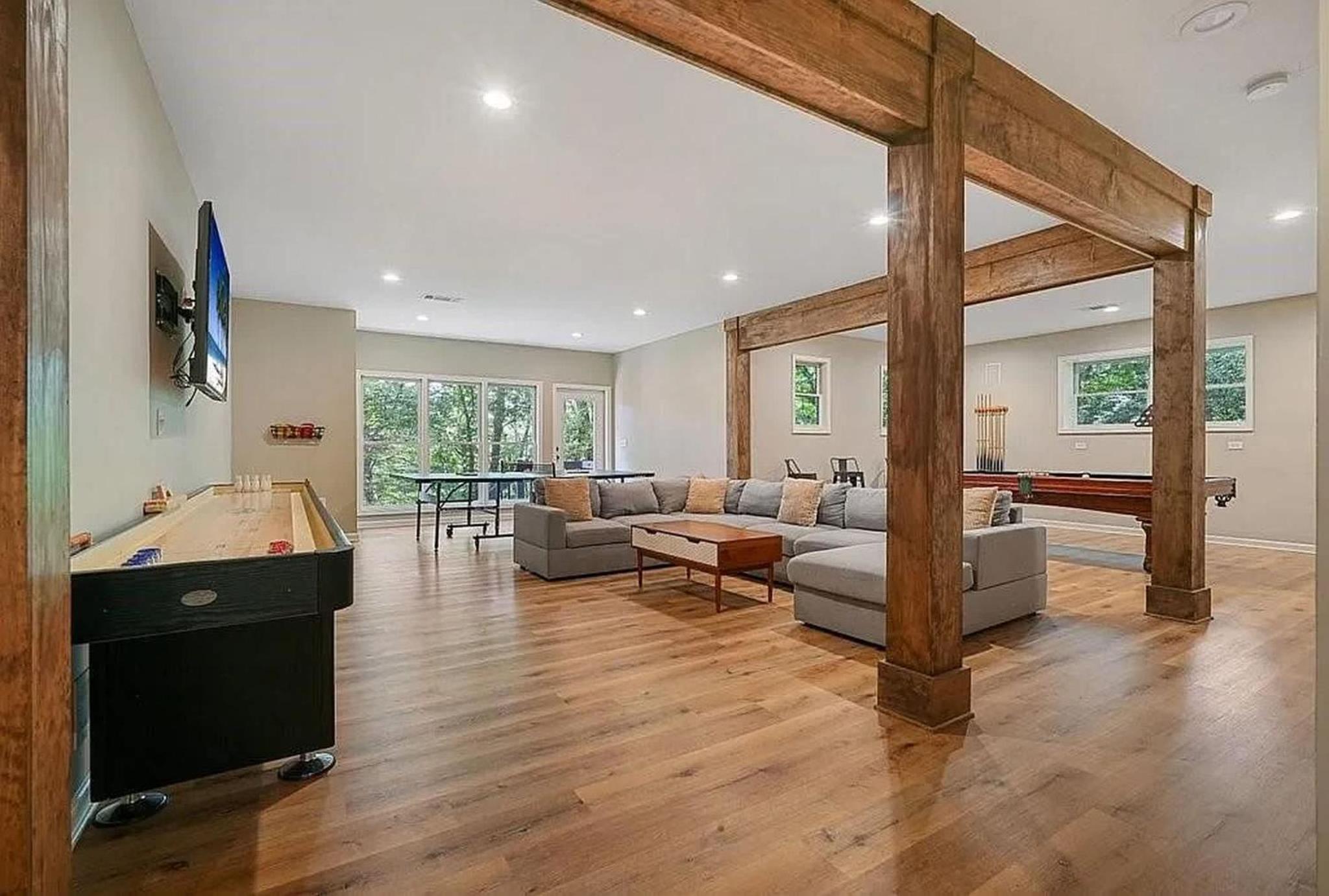 Paxwood Luxury Home for 16