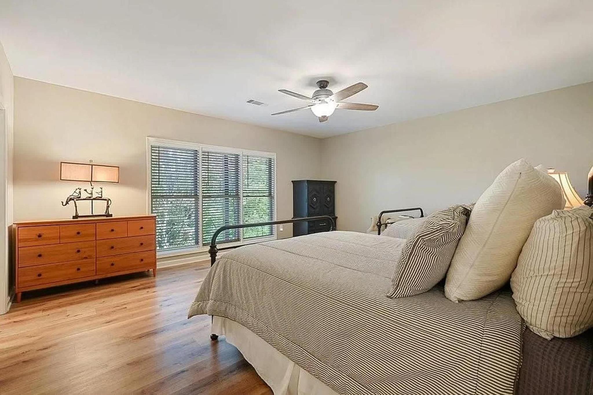 Paxwood Luxury Home for 16