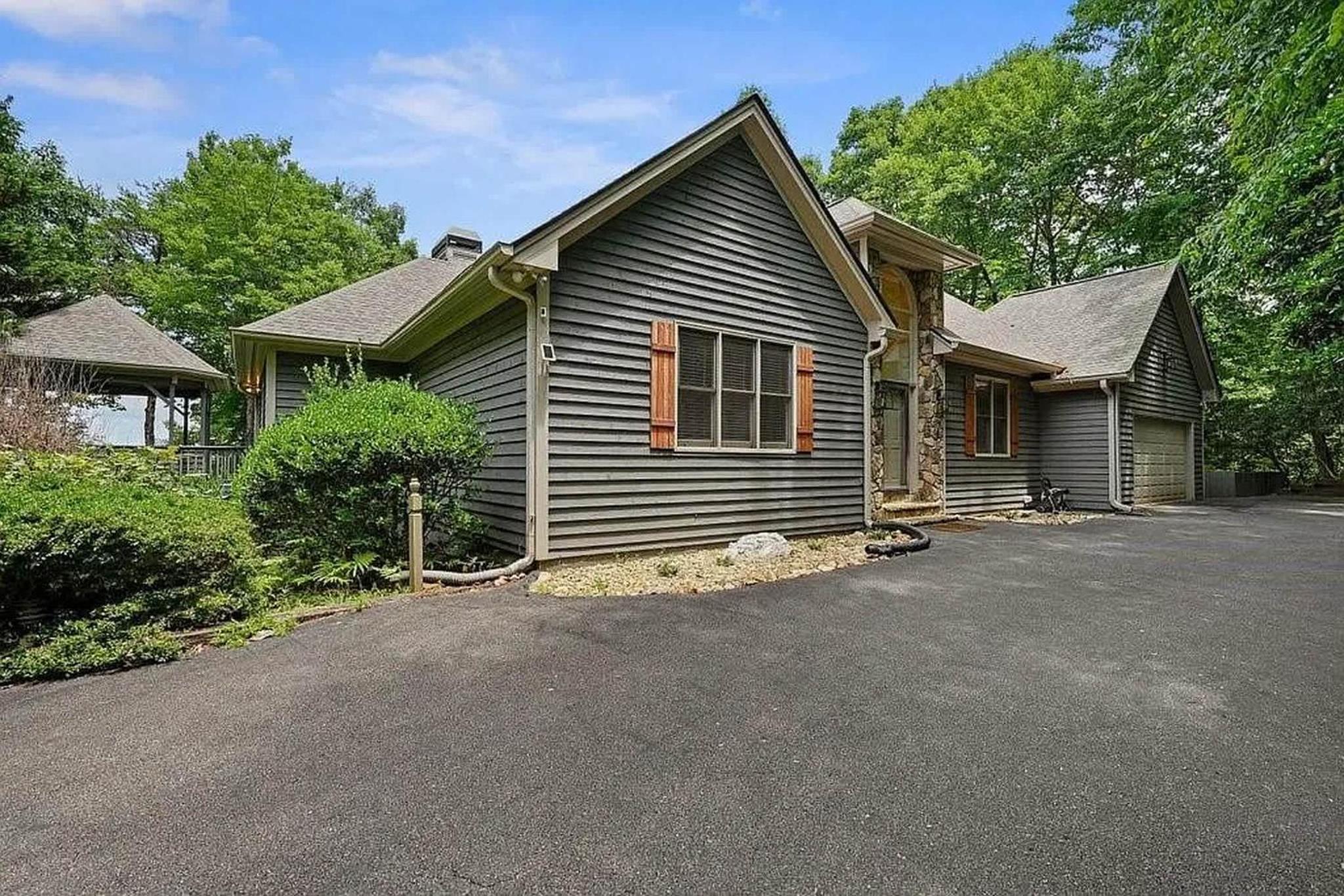 Paxwood Luxury Home for 16
