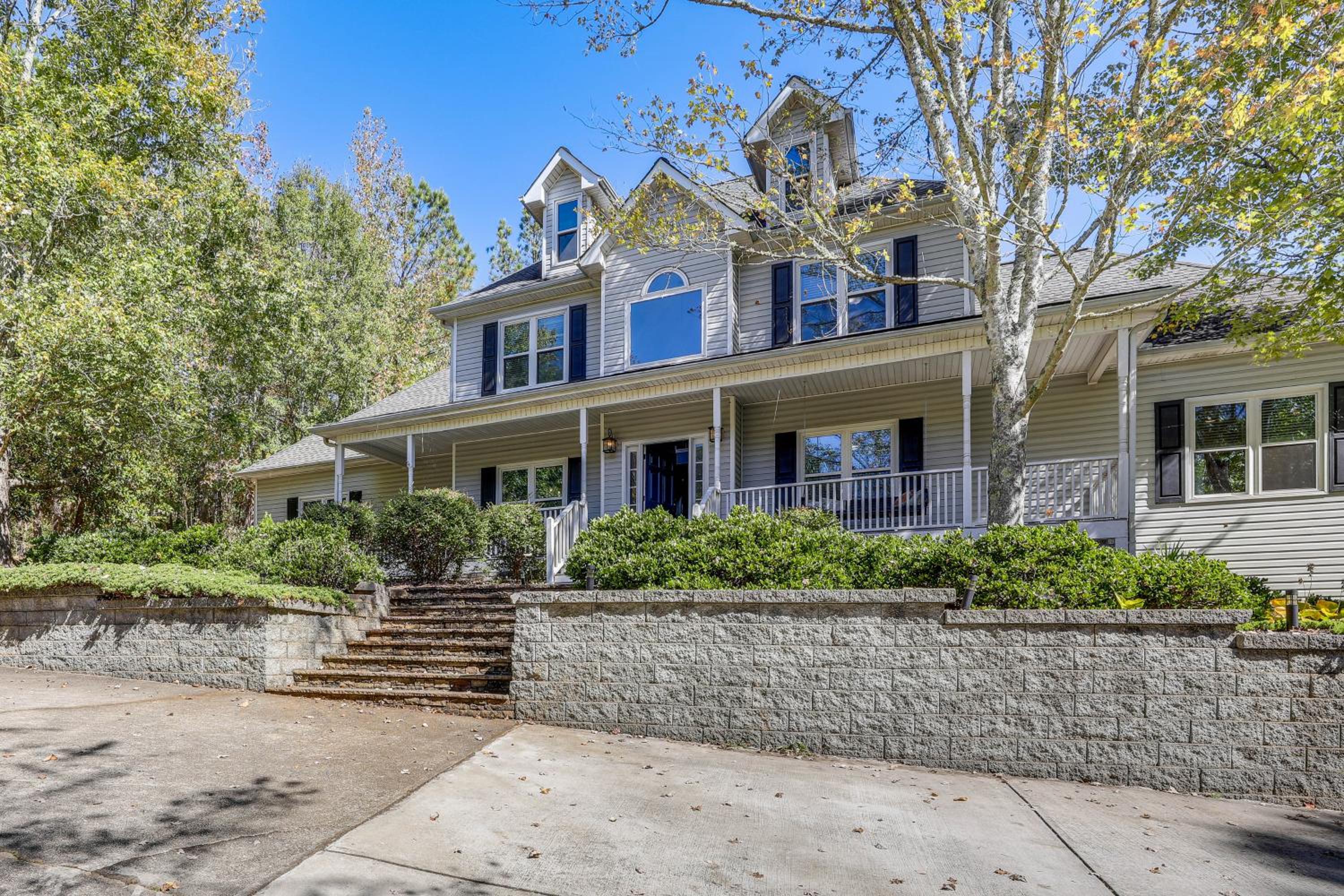Walk to Trails Peaceful Family Home in Braselton