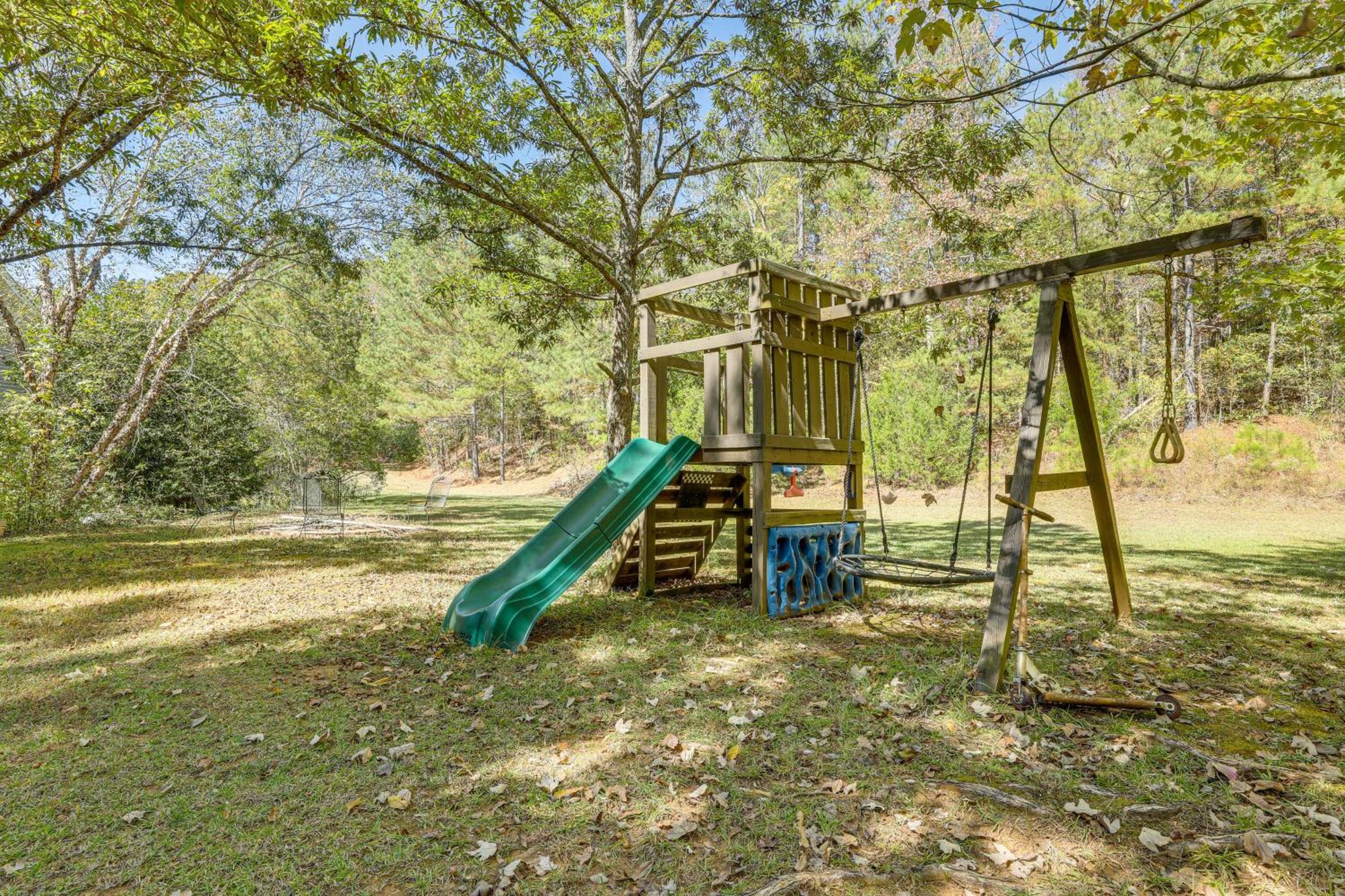Walk to Trails Peaceful Family Home in Braselton