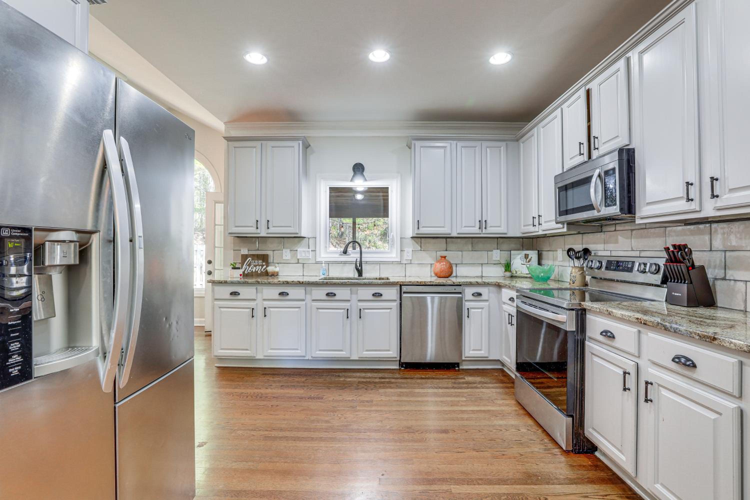 Walk to Trails Peaceful Family Home in Braselton