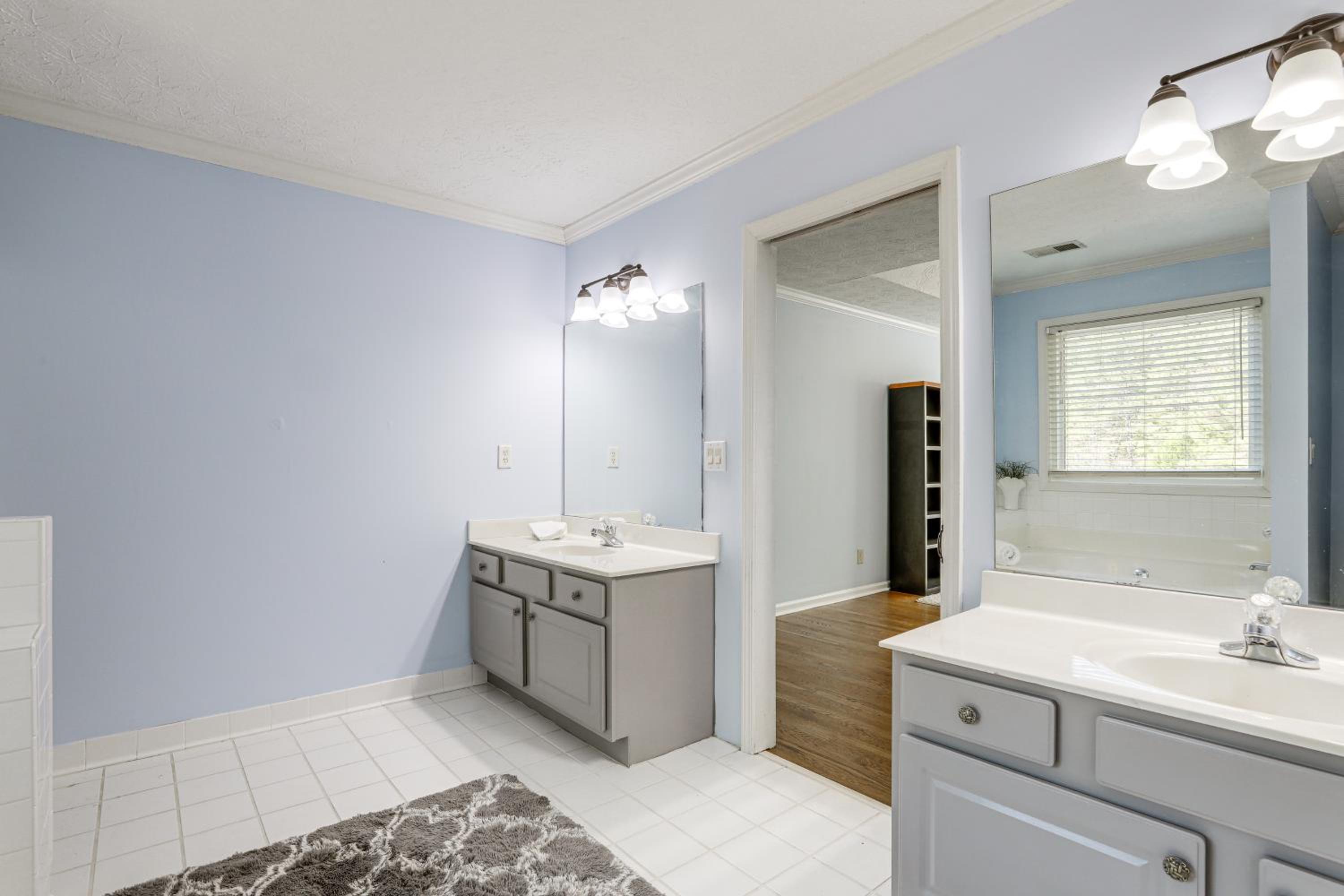 Walk to Trails Peaceful Family Home in Braselton