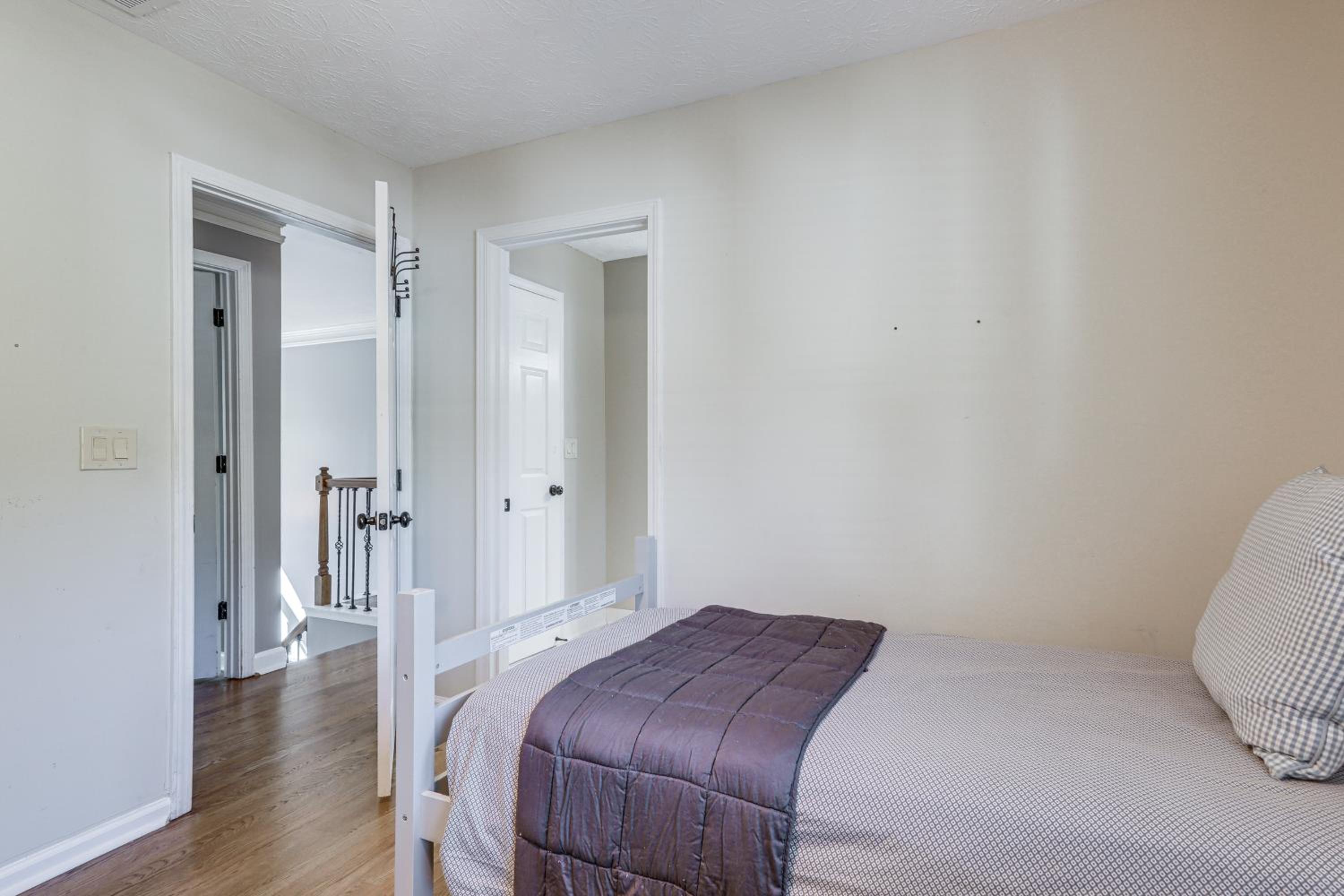 Walk to Trails Peaceful Family Home in Braselton