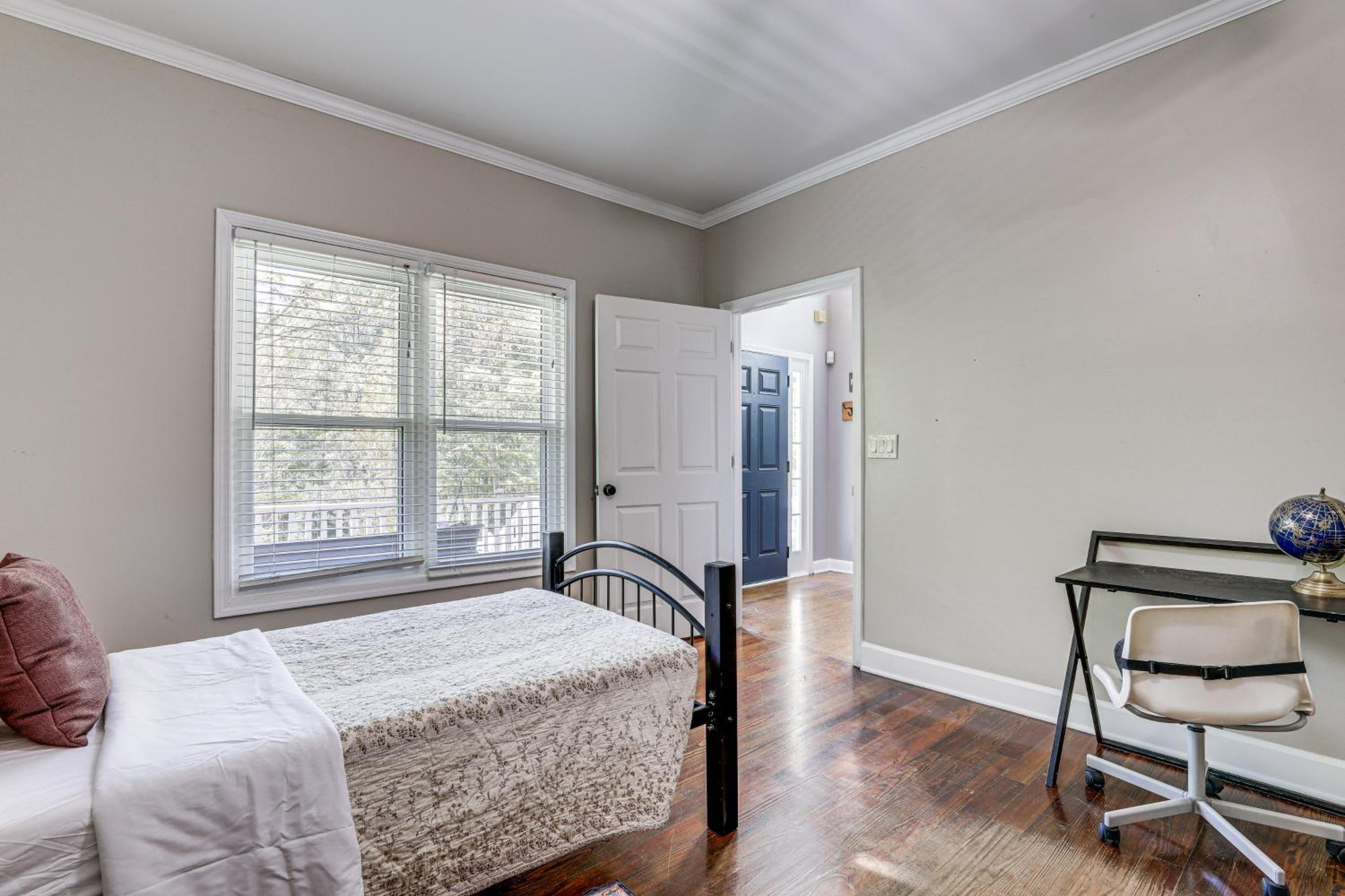 Walk to Trails Peaceful Family Home in Braselton