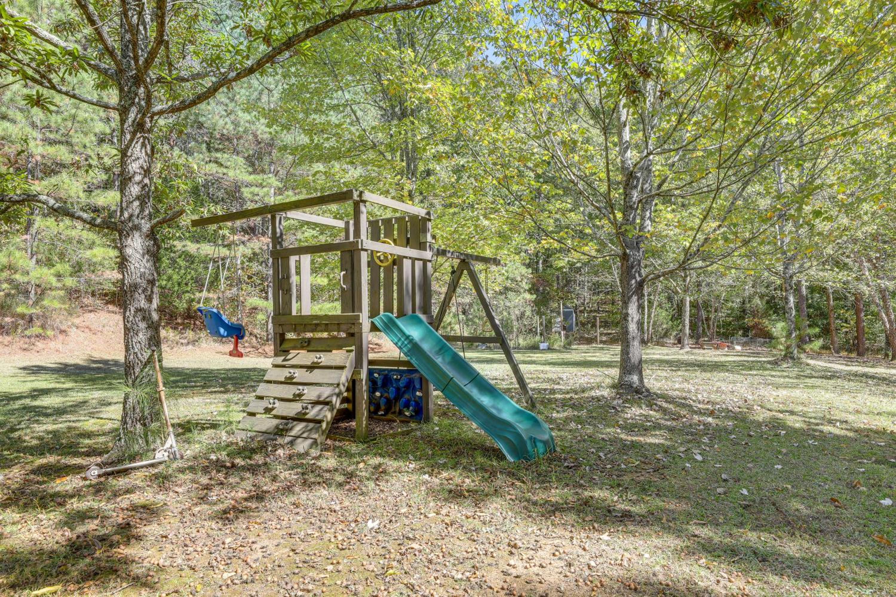 Walk to Trails Peaceful Family Home in Braselton